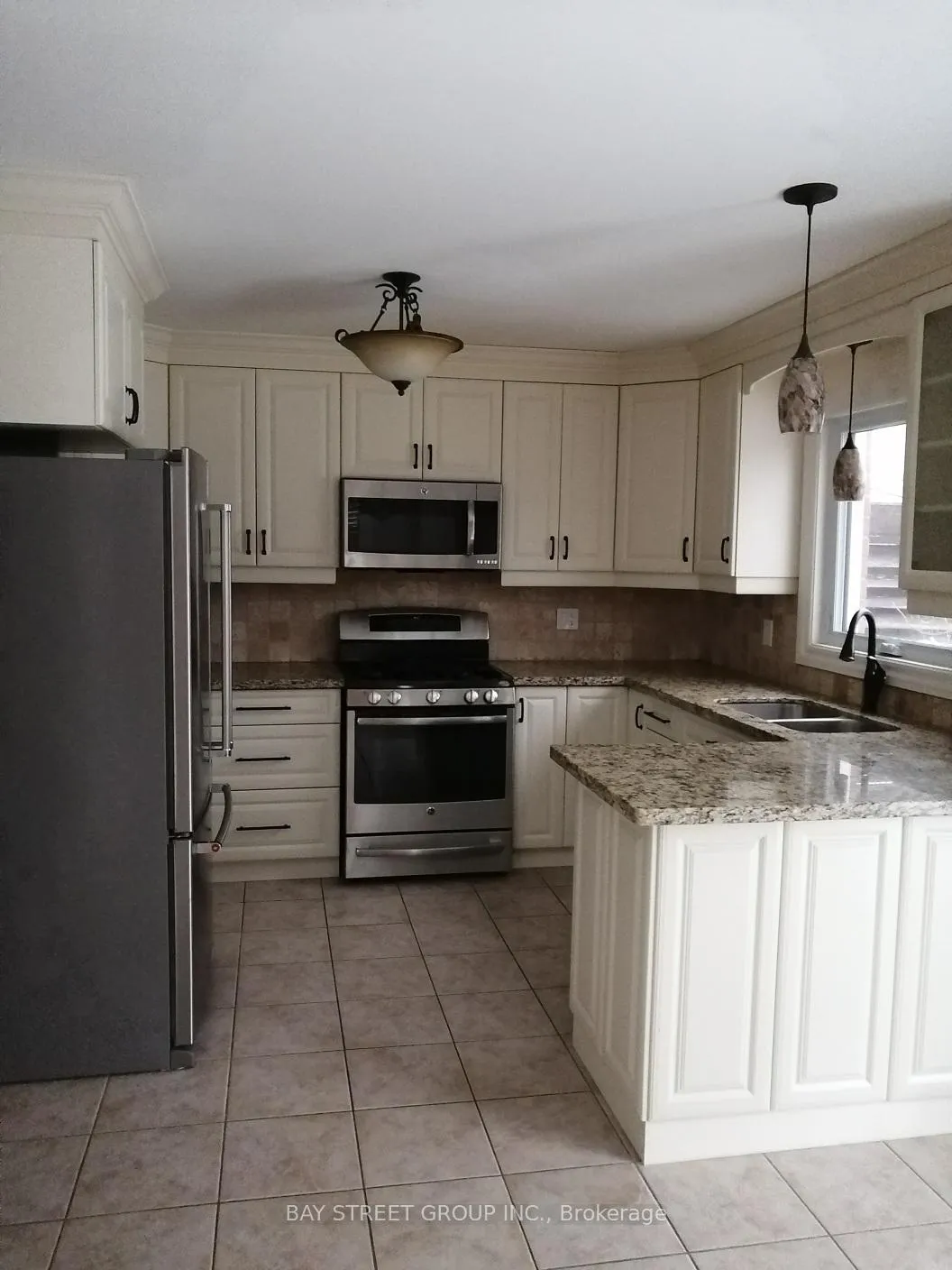 Photo 5 of 311 Stanley Street, Barrie, East Bayfield — HOMEH