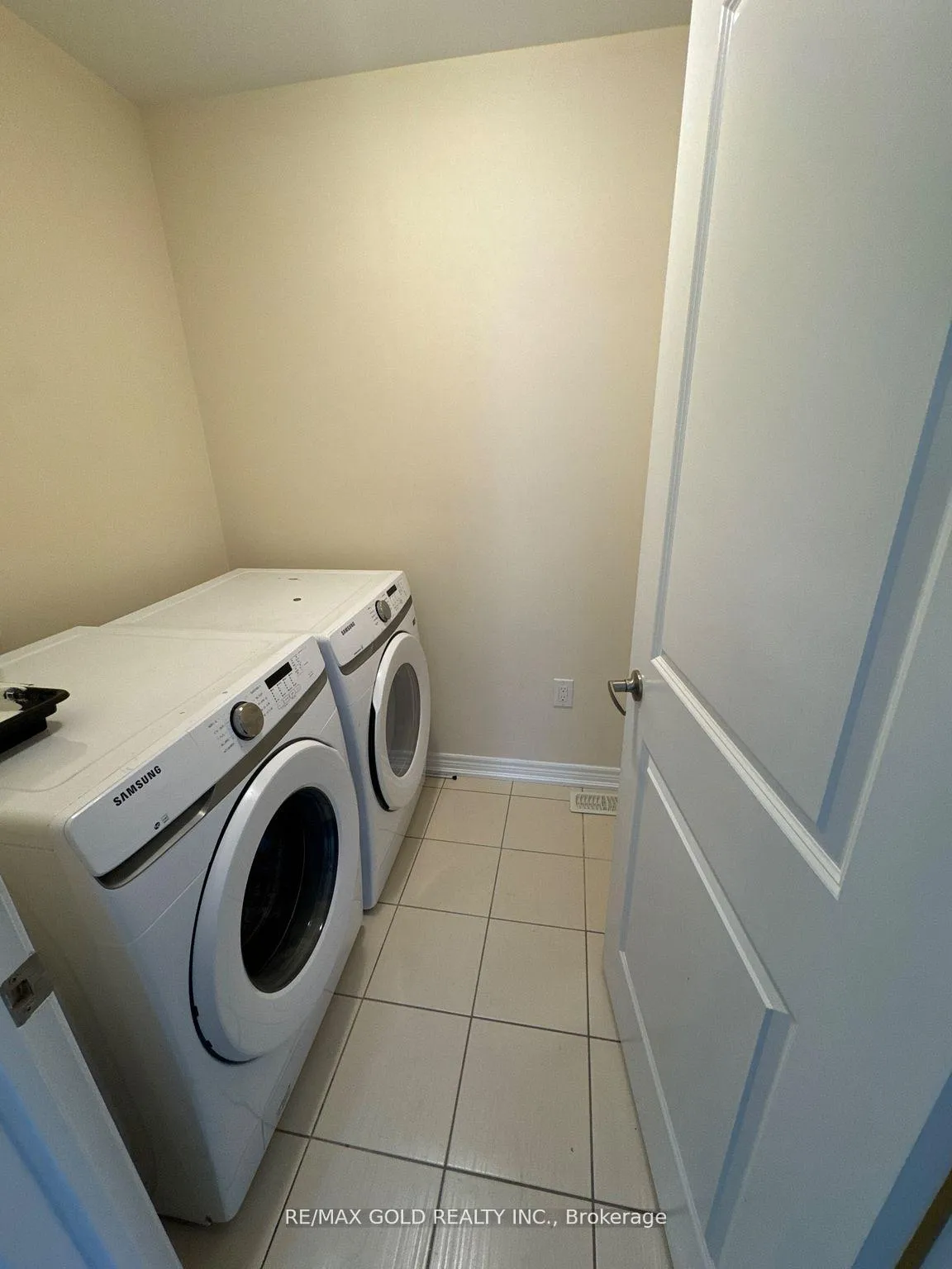 Photo 3 of 62 Swanton Road, Brampton, Credit Valley — HOMEH
