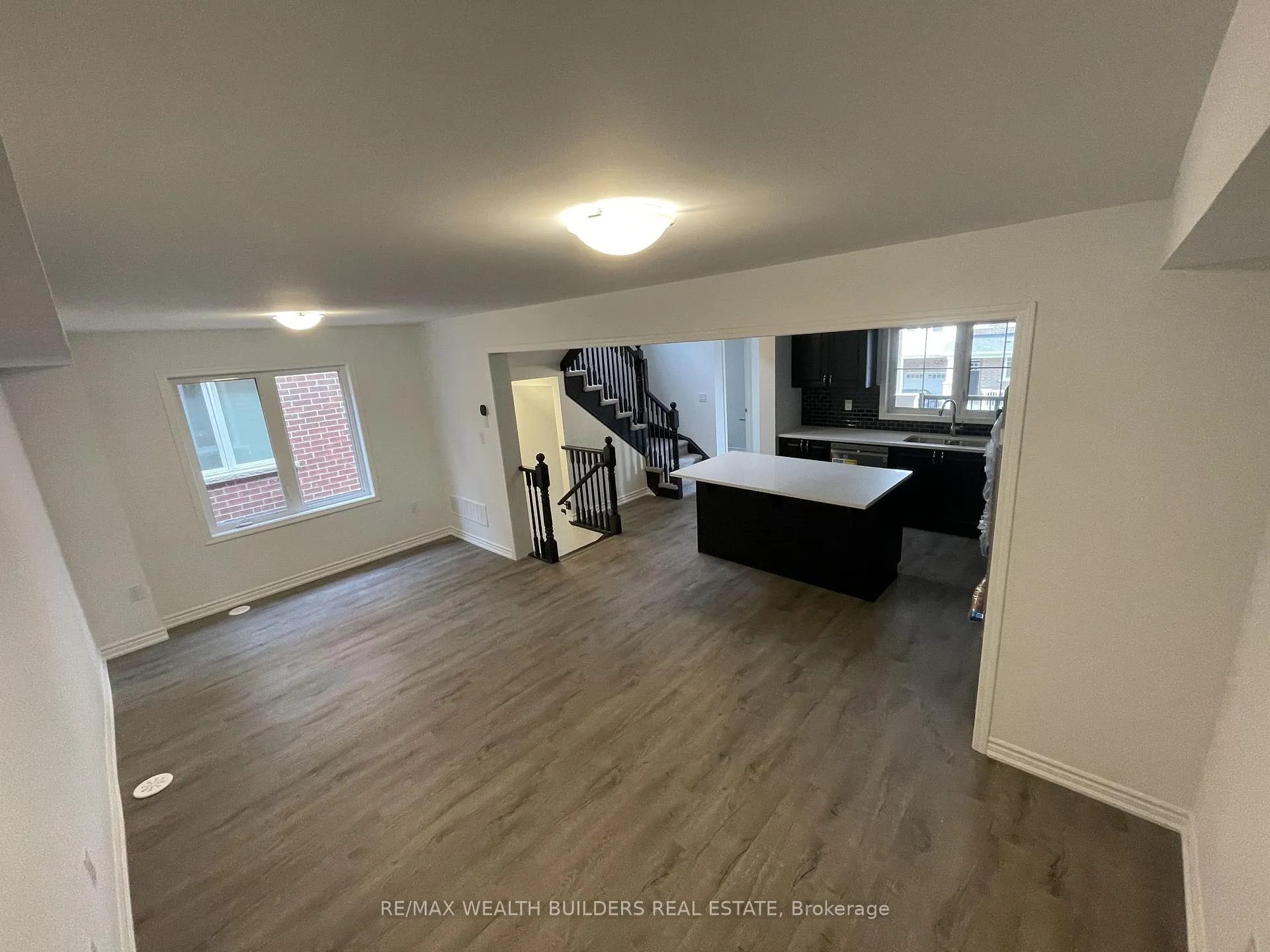 Photo 5 of 1260 Wintergreen Place, Milton, Cobban — HOMEH