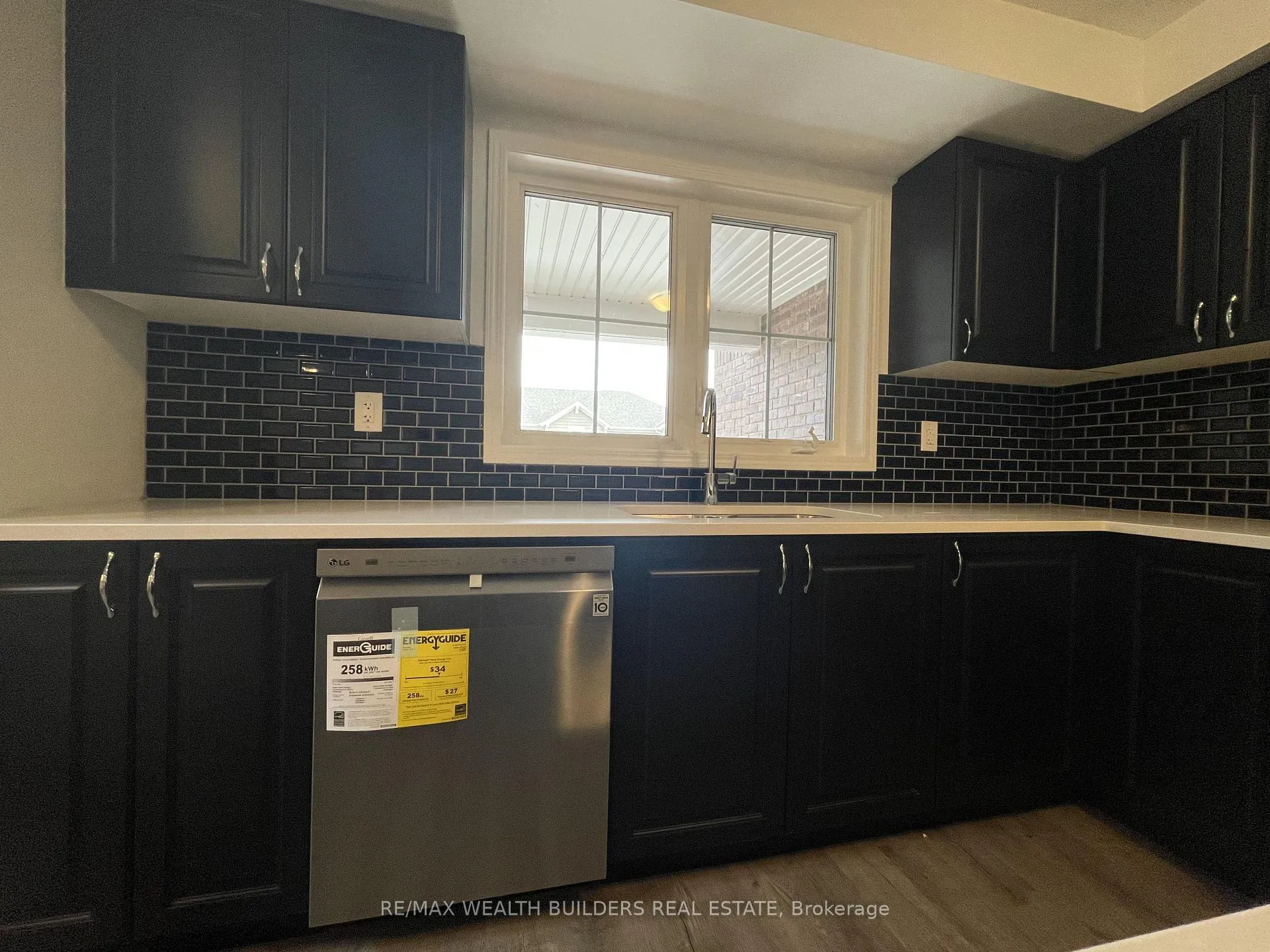 Photo 10 of 1260 Wintergreen Place, Milton, Cobban — HOMEH