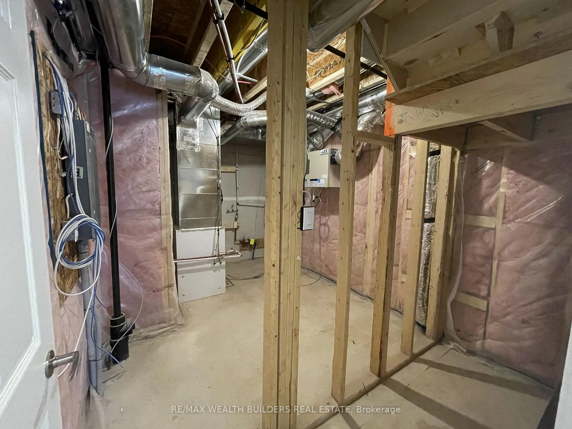 Photo 31 of 1260 Wintergreen Place, Milton, Cobban — HOMEH