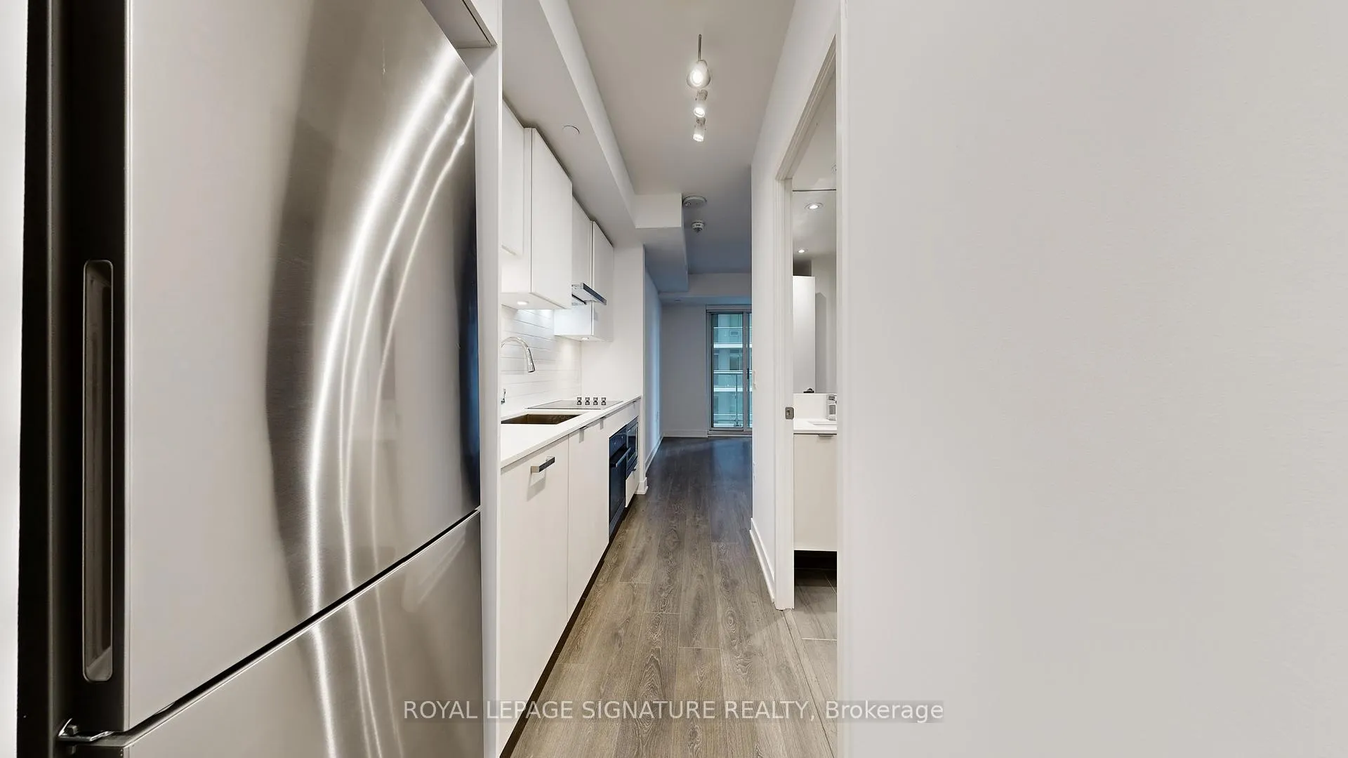 Photo 4 of Unit 2016, 195 Redpath Avenue, Toronto, Mount Pleasant East — HOMEH