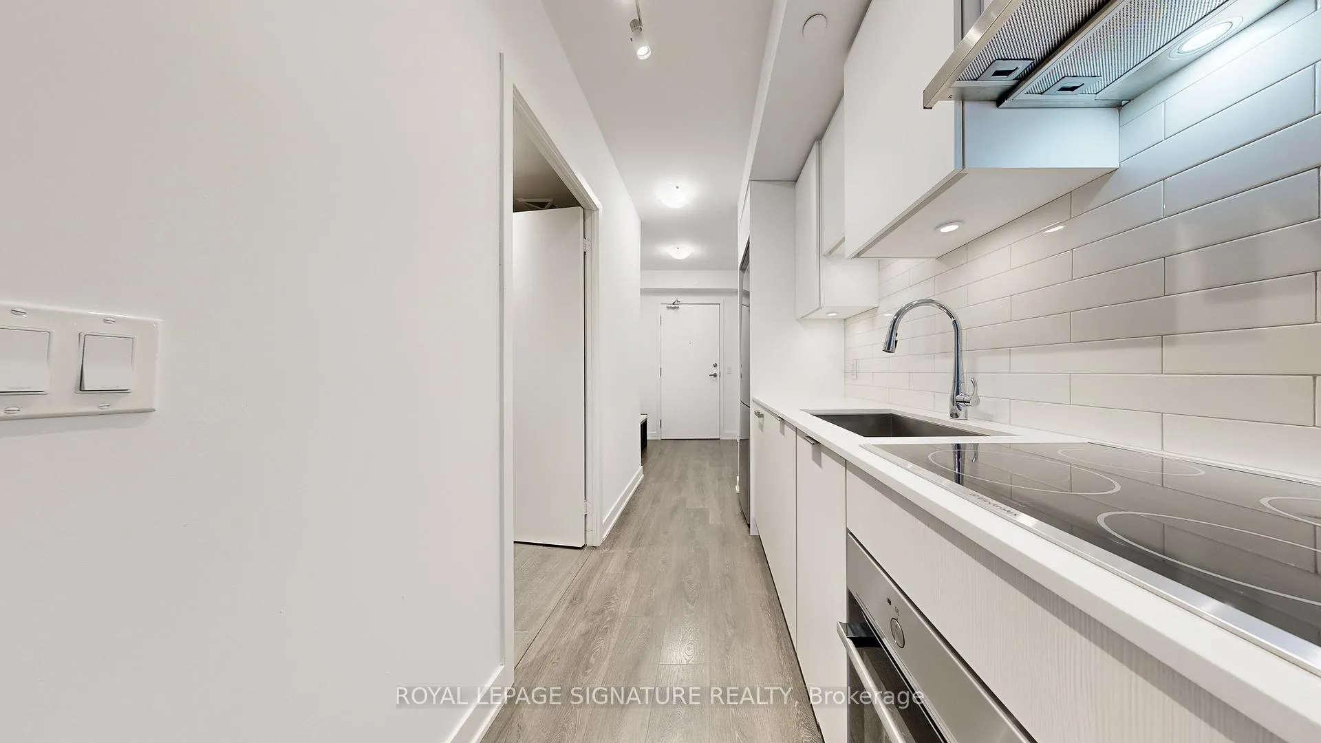 Photo 5 of Unit 2016, 195 Redpath Avenue, Toronto, Mount Pleasant East — HOMEH