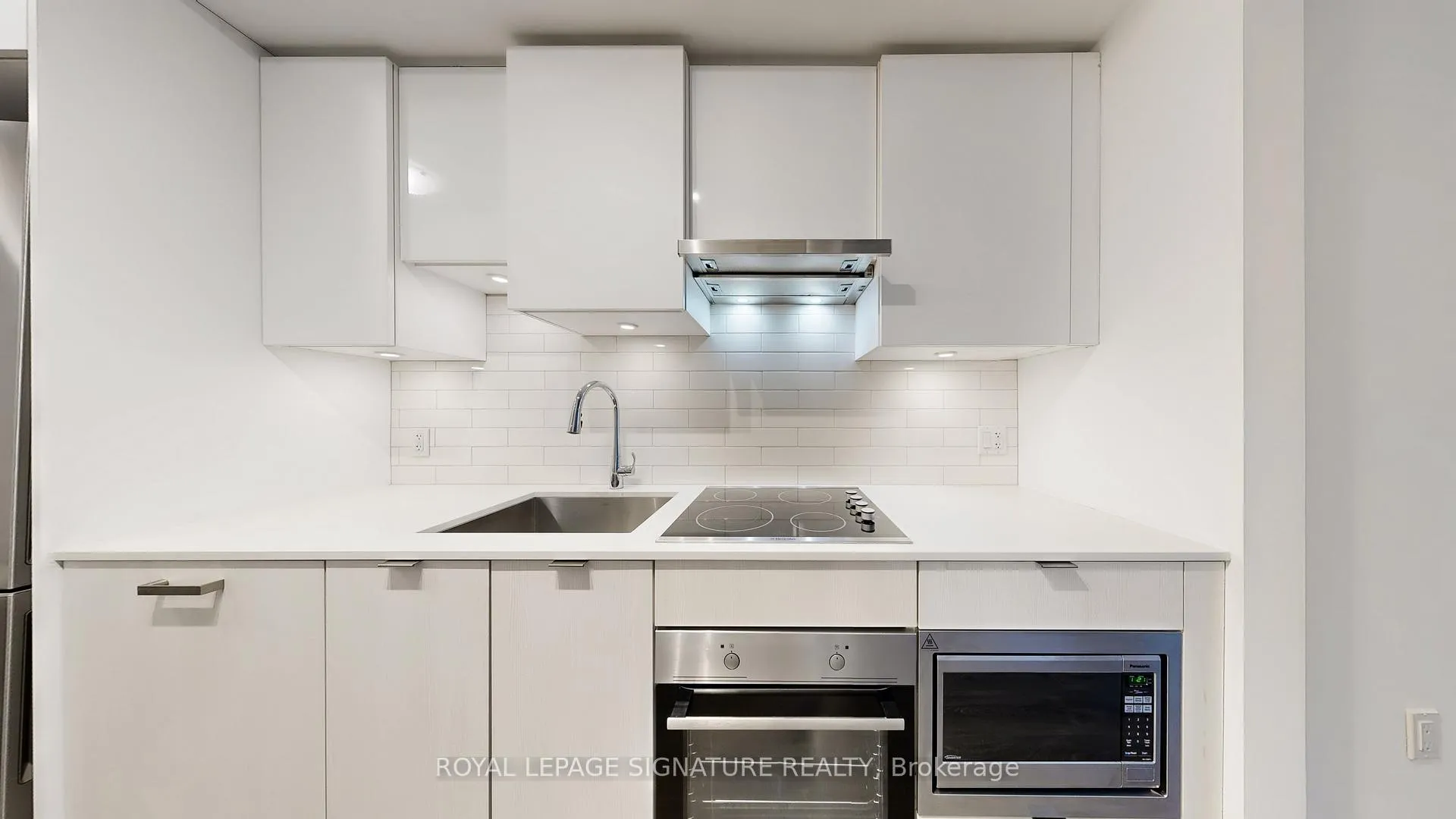 Photo 7 of Unit 2016, 195 Redpath Avenue, Toronto, Mount Pleasant East — HOMEH