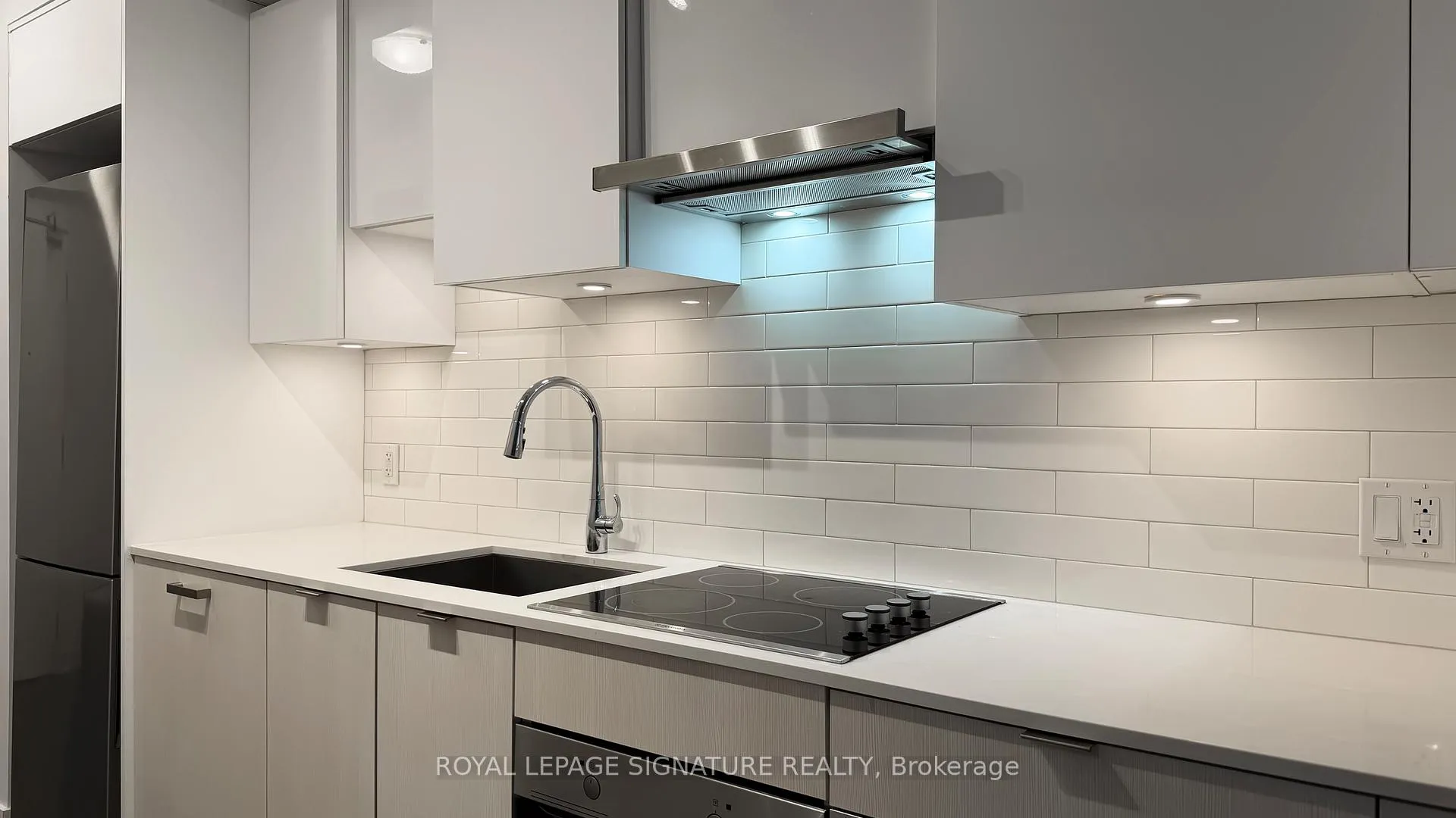 Photo 8 of Unit 2016, 195 Redpath Avenue, Toronto, Mount Pleasant East — HOMEH