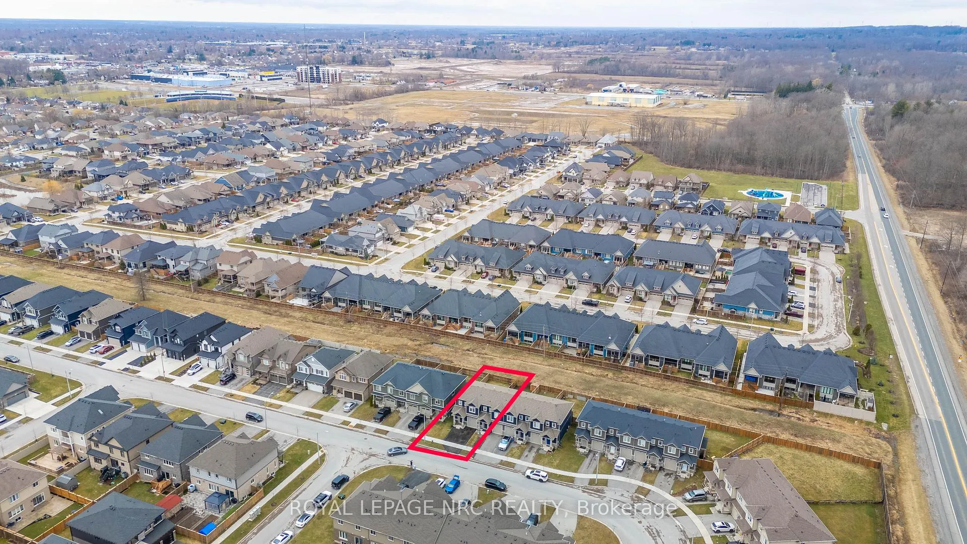 Photo 3 of 43 Wilkerson Street, Thorold, Hurricane/Merrittville — HOMEH