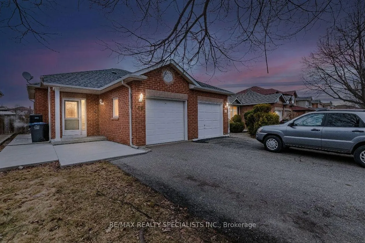 Photo 2 of 48 Saddletree Trail, Brampton, Brampton West — HOMEH