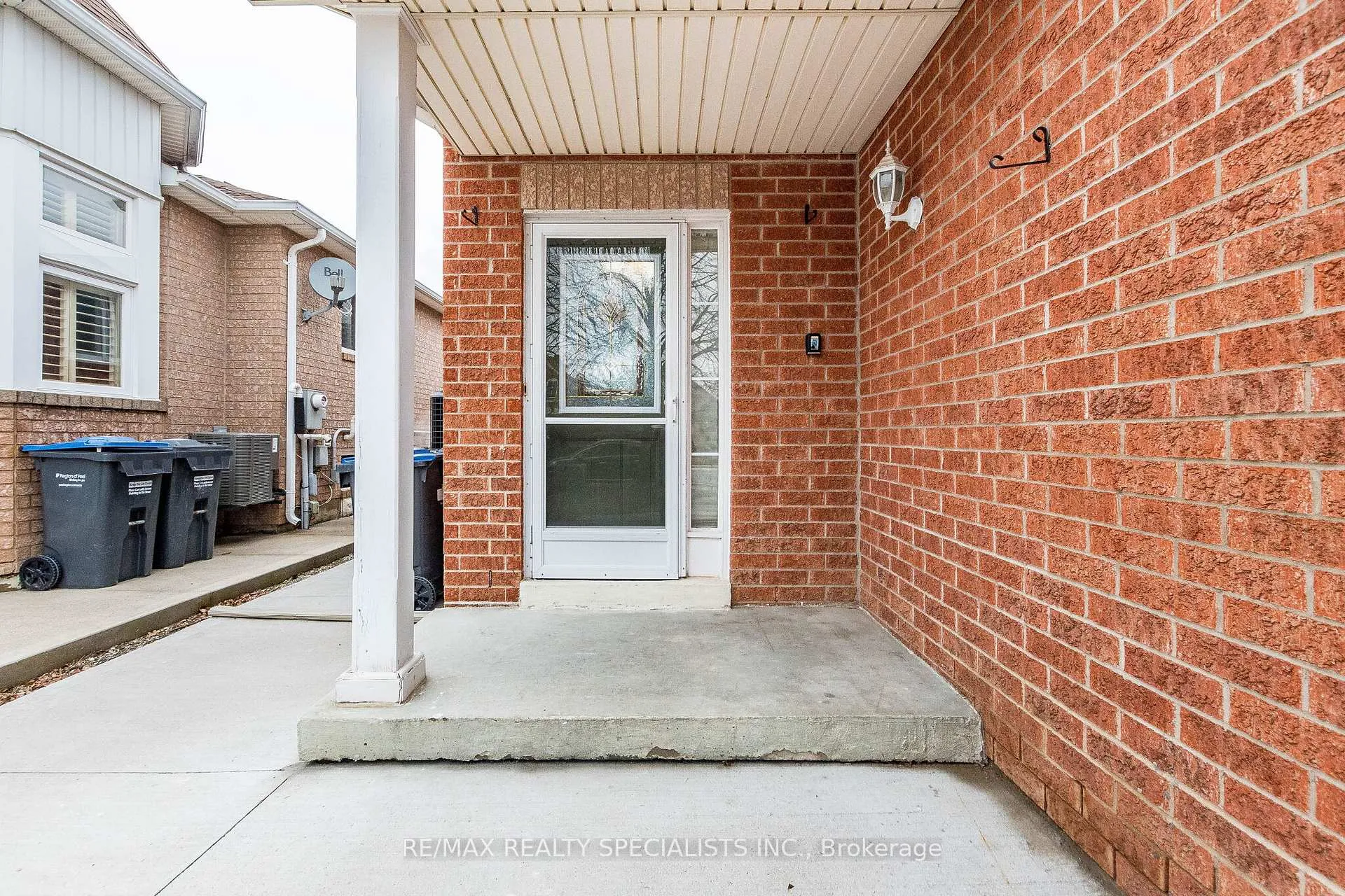 Photo 6 of 48 Saddletree Trail, Brampton, Brampton West — HOMEH