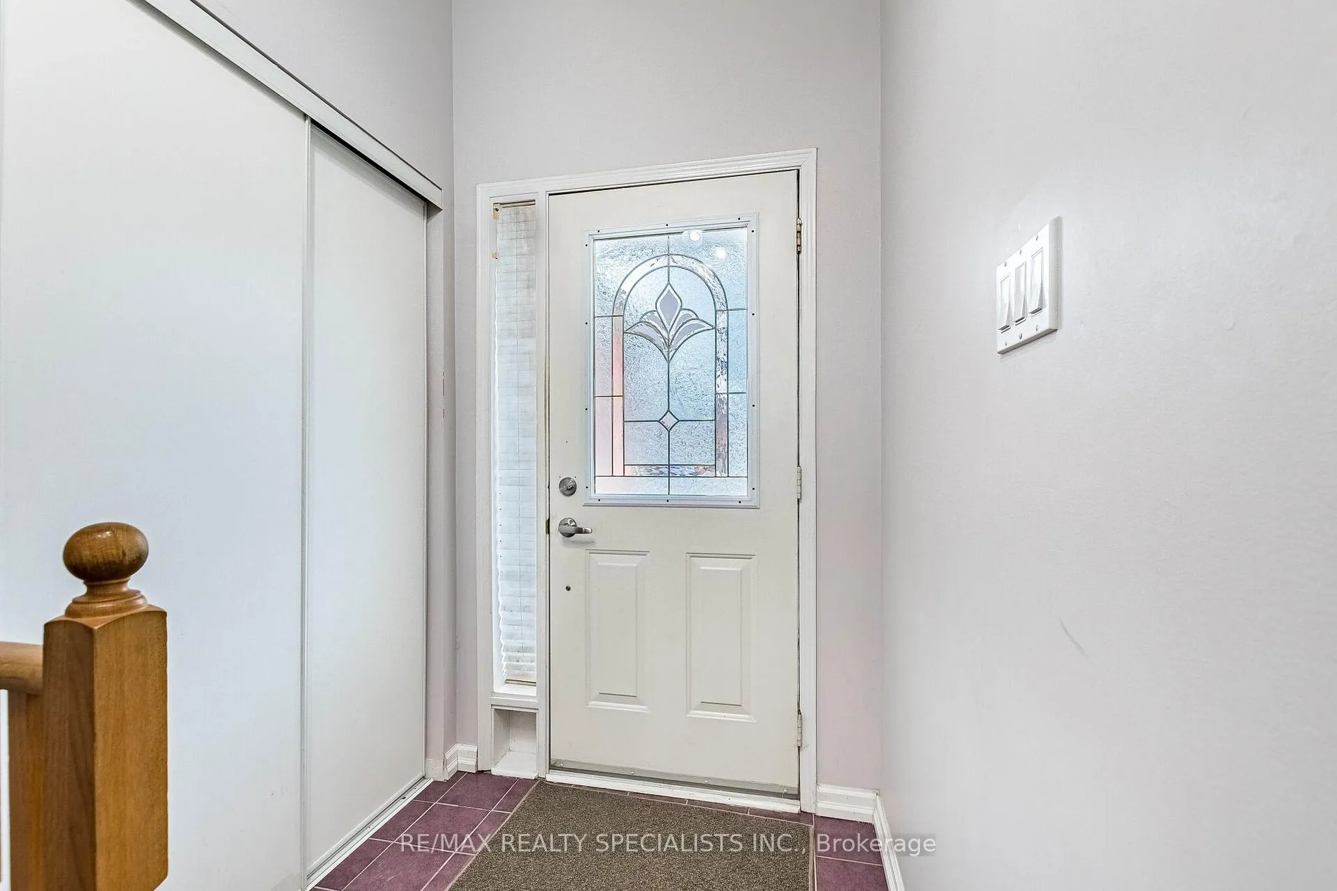 Photo 8 of 48 Saddletree Trail, Brampton, Brampton West — HOMEH