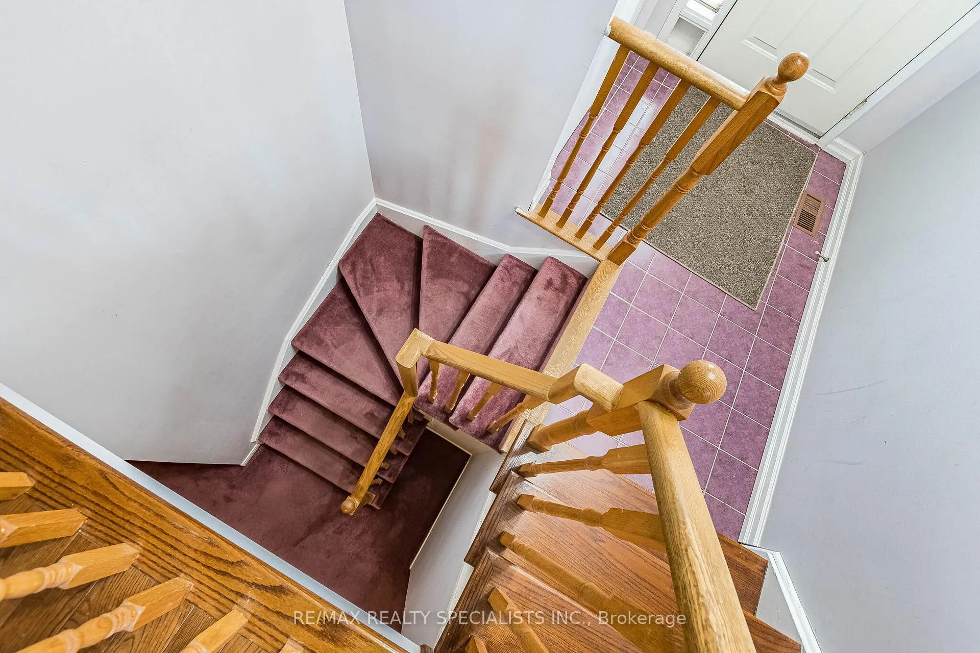 Photo 9 of 48 Saddletree Trail, Brampton, Brampton West — HOMEH