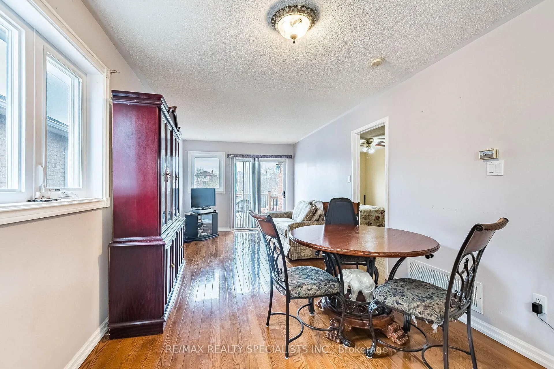 Photo 11 of 48 Saddletree Trail, Brampton, Brampton West — HOMEH