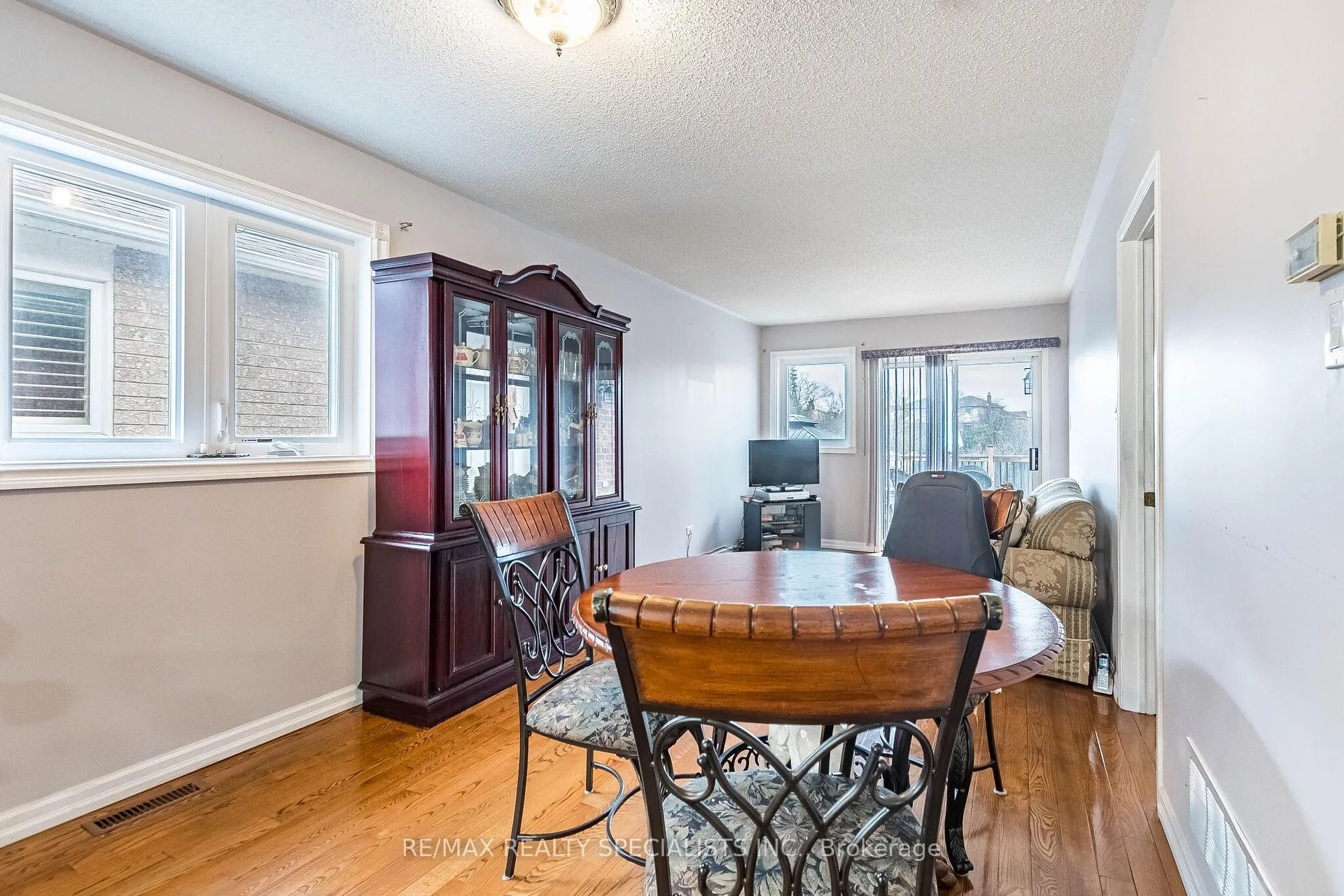 Photo 12 of 48 Saddletree Trail, Brampton, Brampton West — HOMEH