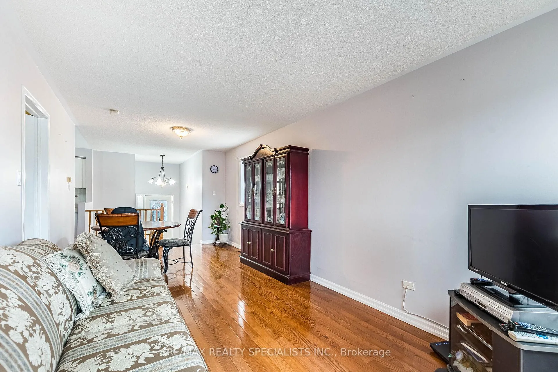 Photo 15 of 48 Saddletree Trail, Brampton, Brampton West — HOMEH