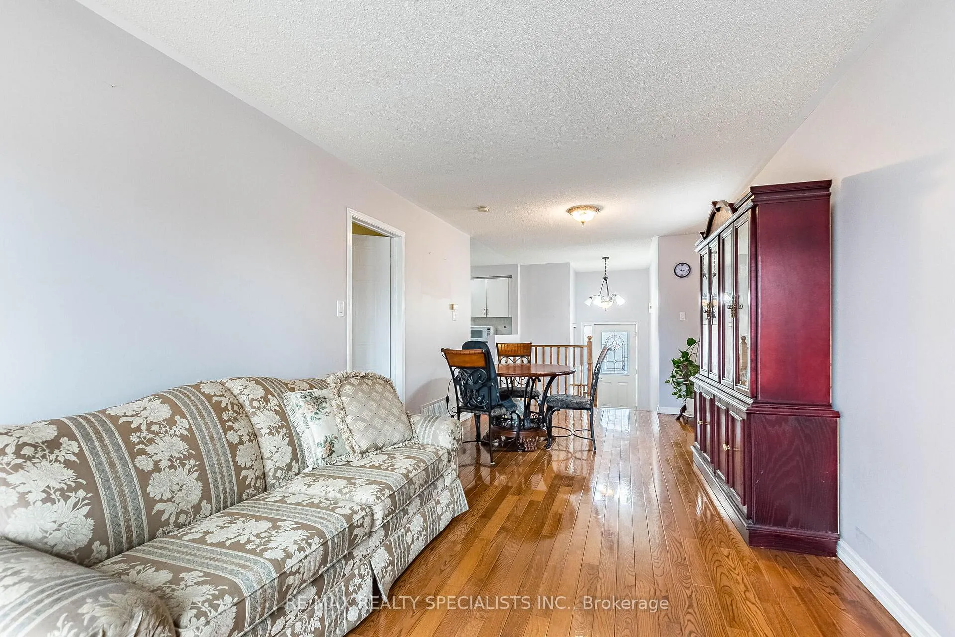 Photo 16 of 48 Saddletree Trail, Brampton, Brampton West — HOMEH