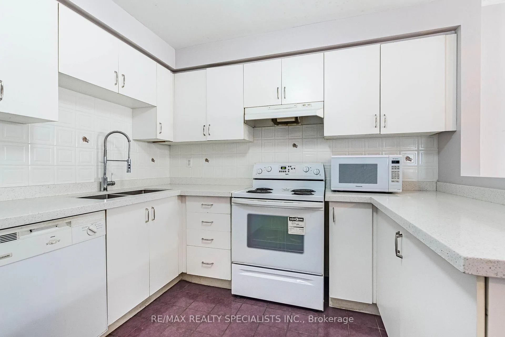 Photo 19 of 48 Saddletree Trail, Brampton, Brampton West — HOMEH
