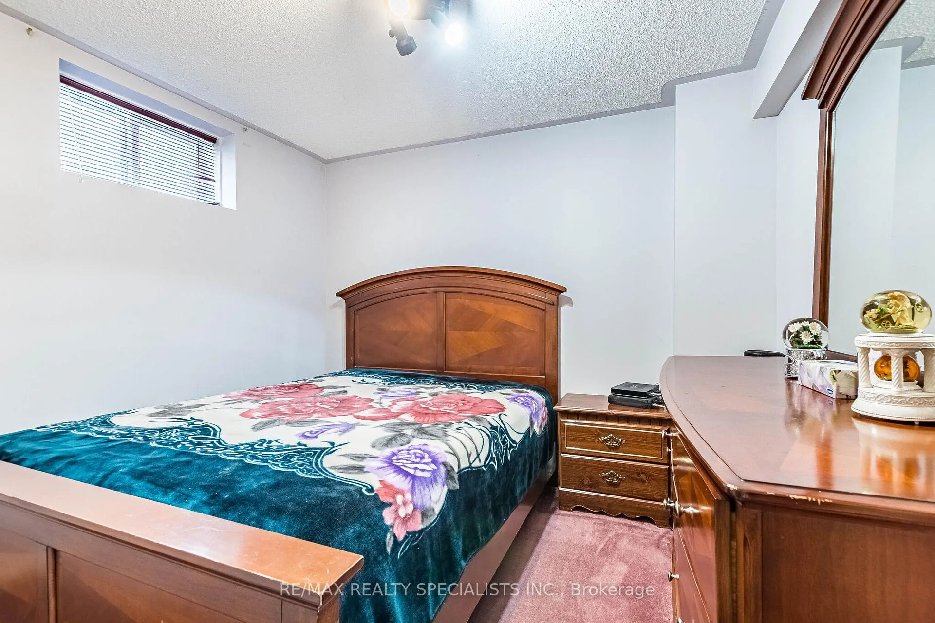 Photo 35 of 48 Saddletree Trail, Brampton, Brampton West — HOMEH