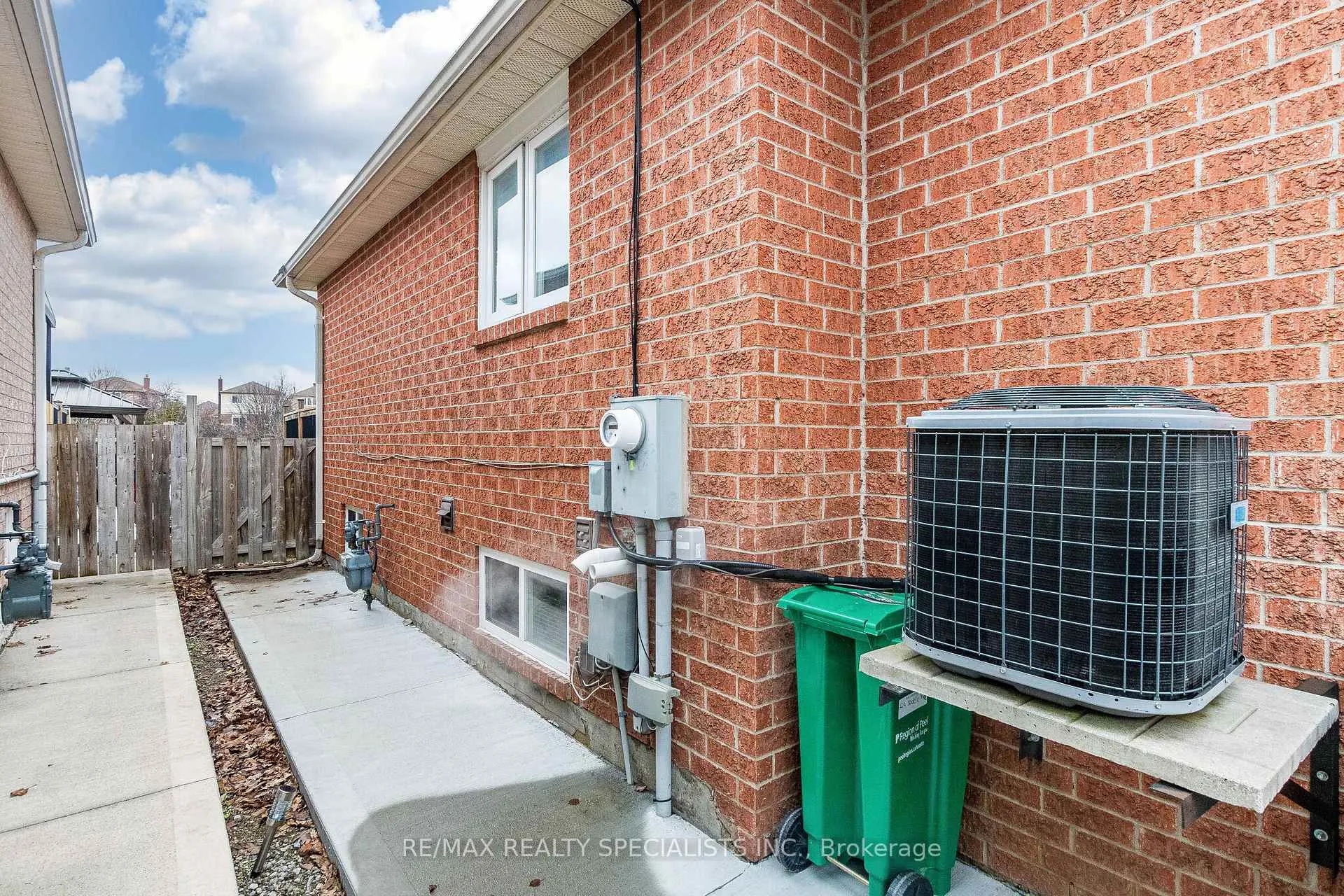Photo 49 of 48 Saddletree Trail, Brampton, Brampton West — HOMEH
