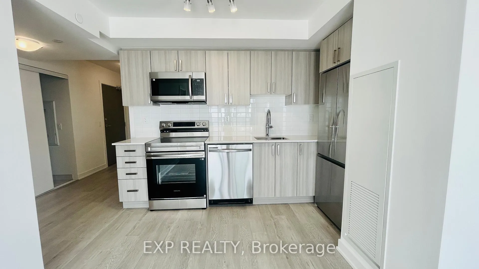 Photo 2 of Unit 2205, 1010 Sandy Beach Road, Pickering, Bay Ridges — HOMEH