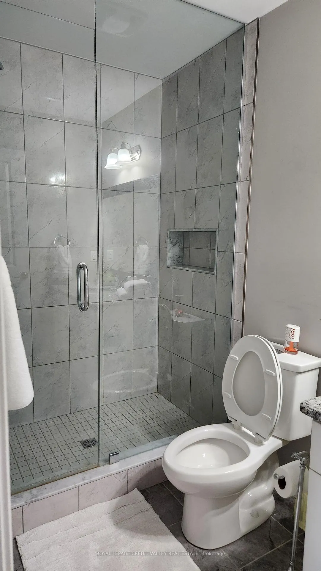 Photo 43 of 984 Wright Drive, Midland — HOMEH