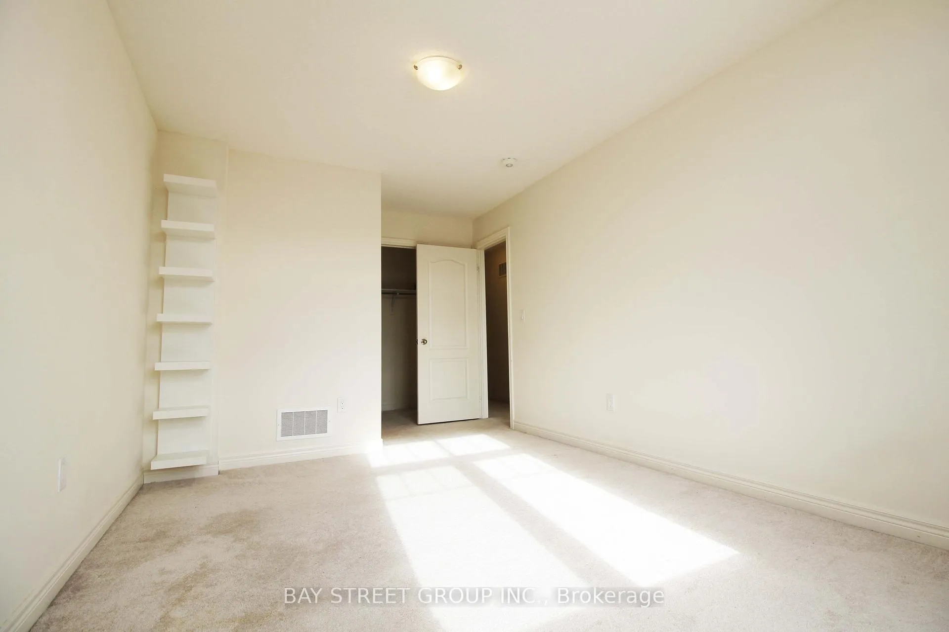 Photo 13 of 3903 Tufgar Crescent, Burlington, Alton — HOMEH
