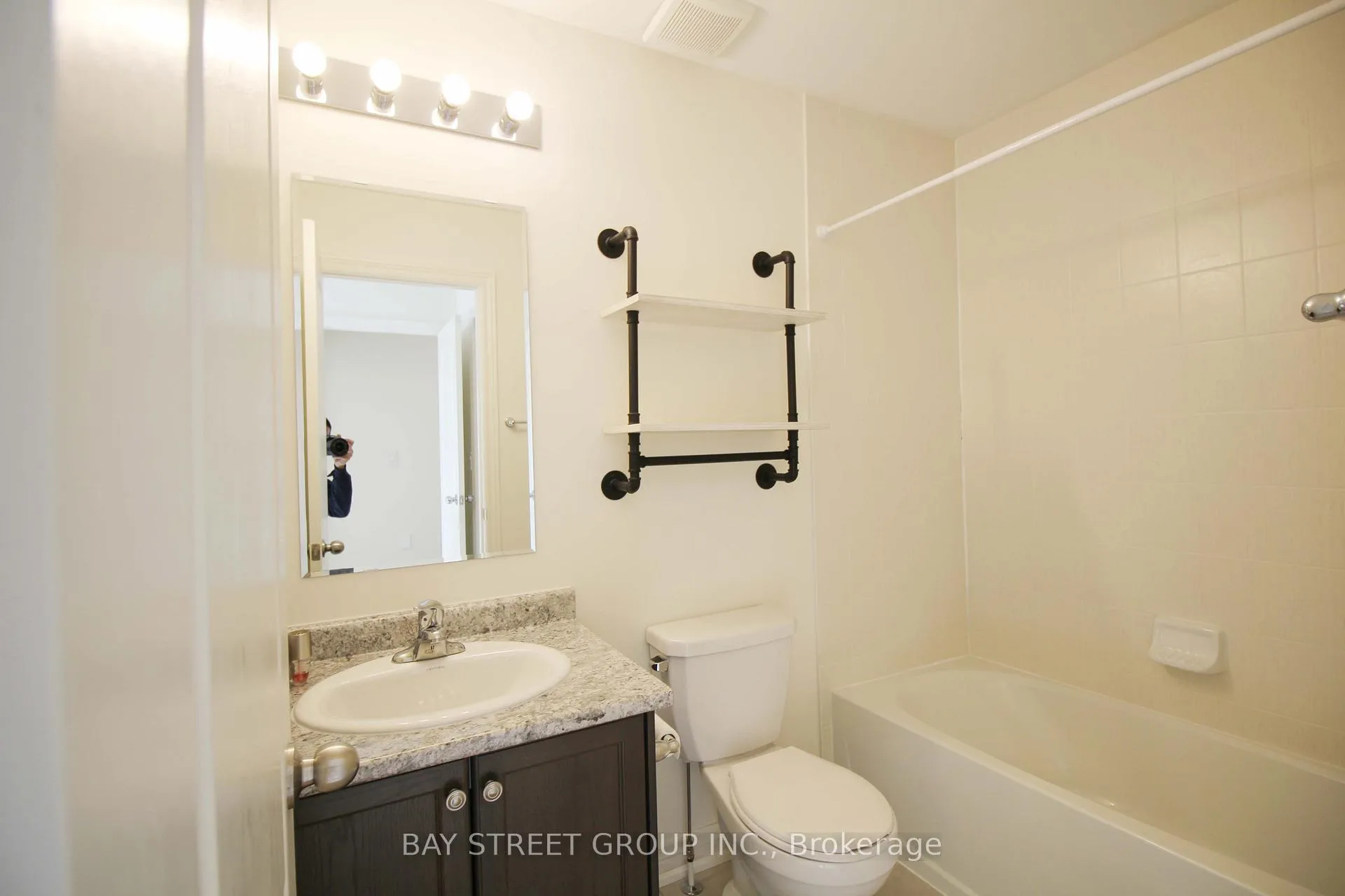 Photo 15 of 3903 Tufgar Crescent, Burlington, Alton — HOMEH