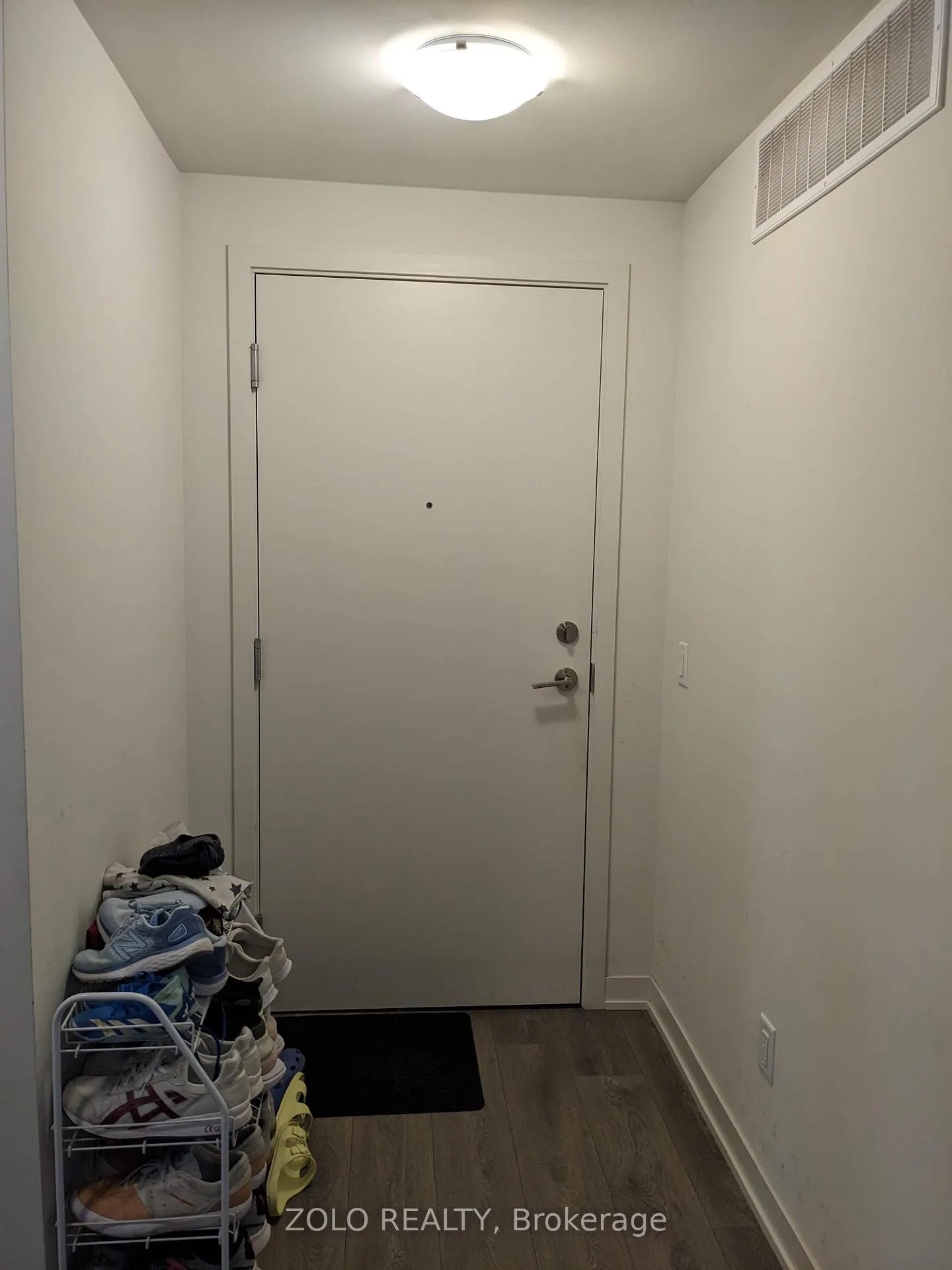 Photo 4 of Unit 13, 58 Sky Harbour Drive, Brampton, Bram West — HOMEH