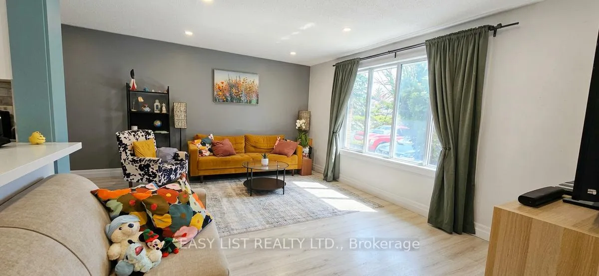 Photo 5 of 1320 Odessa Crescent, Oakville, College Park — HOMEH