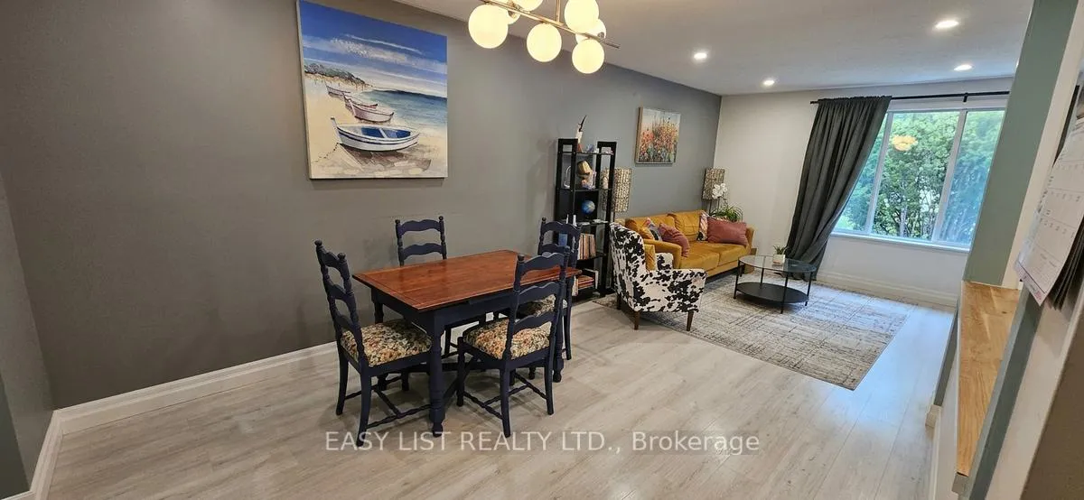 Photo 8 of 1320 Odessa Crescent, Oakville, College Park — HOMEH