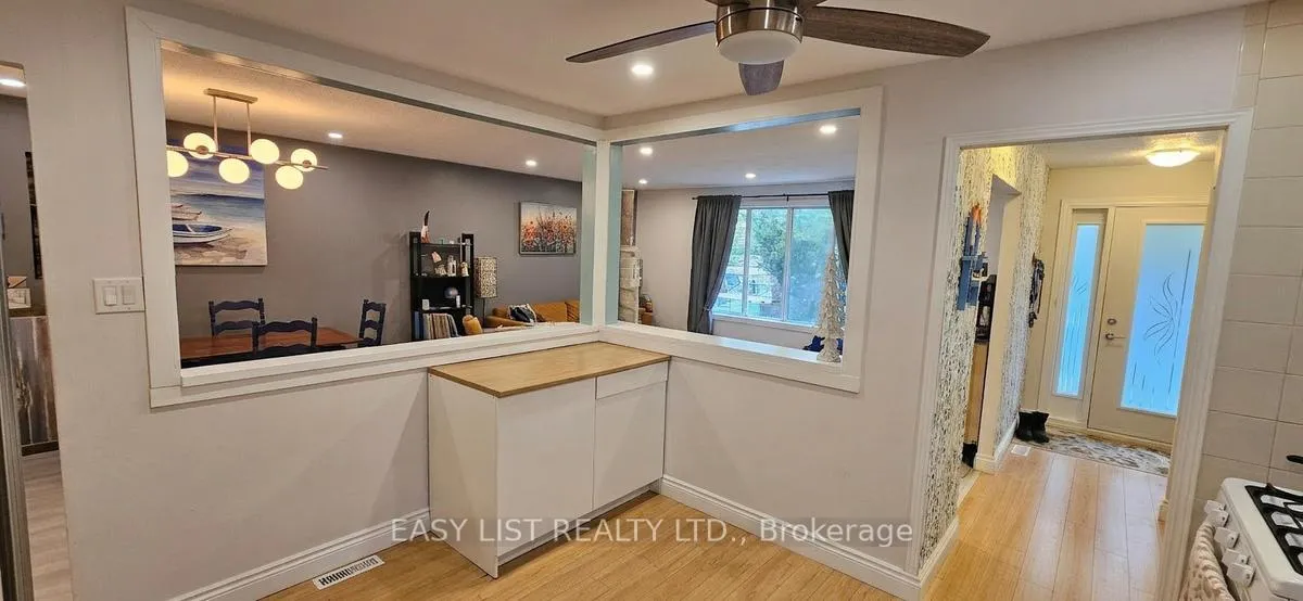 Photo 9 of 1320 Odessa Crescent, Oakville, College Park — HOMEH