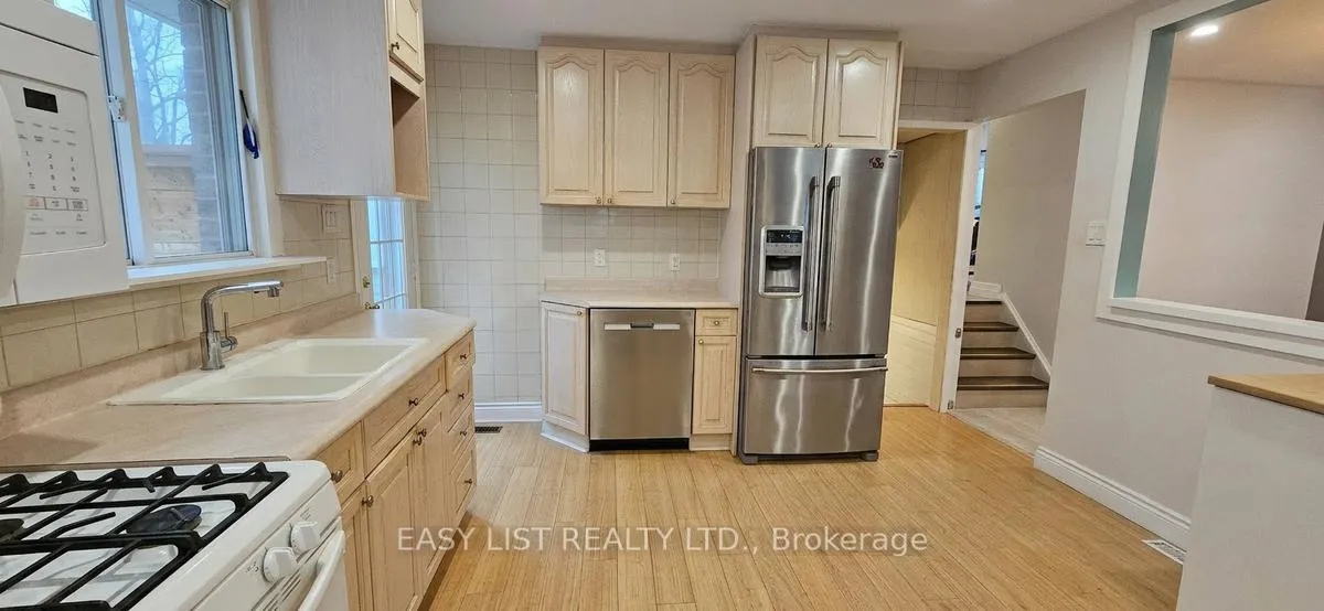 Photo 10 of 1320 Odessa Crescent, Oakville, College Park — HOMEH