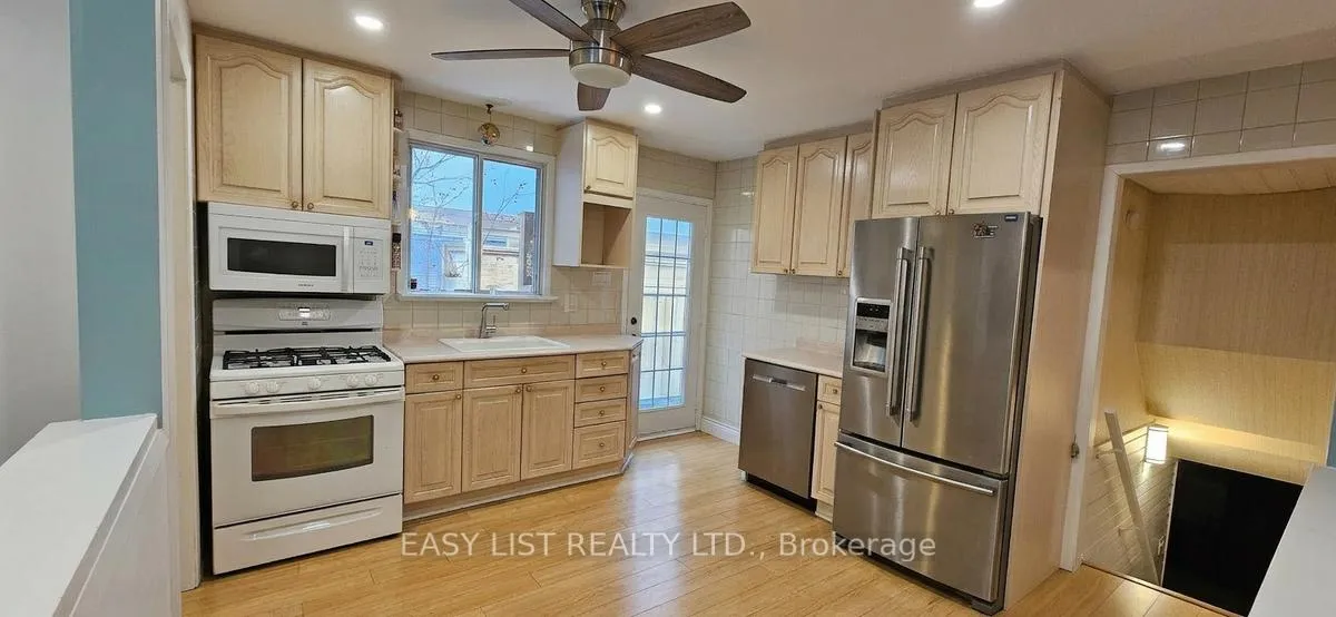 Photo 12 of 1320 Odessa Crescent, Oakville, College Park — HOMEH