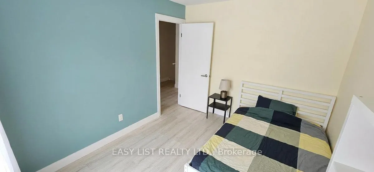 Photo 17 of 1320 Odessa Crescent, Oakville, College Park — HOMEH