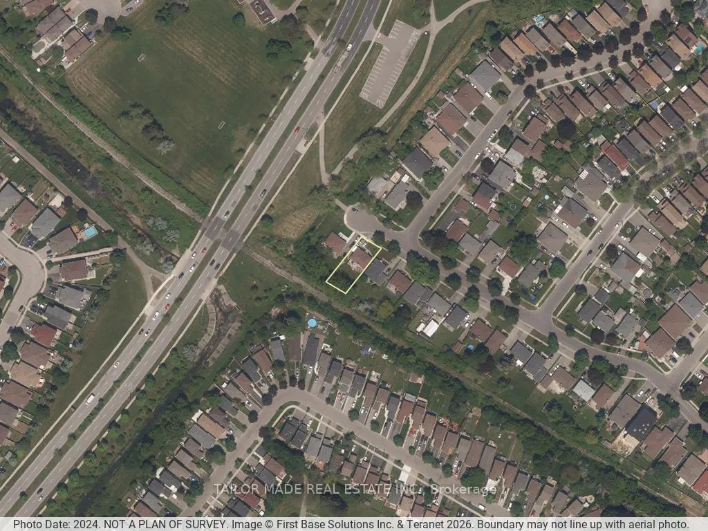 Photo 2 of 79 Moore Street, Brampton, Brampton West — HOMEH