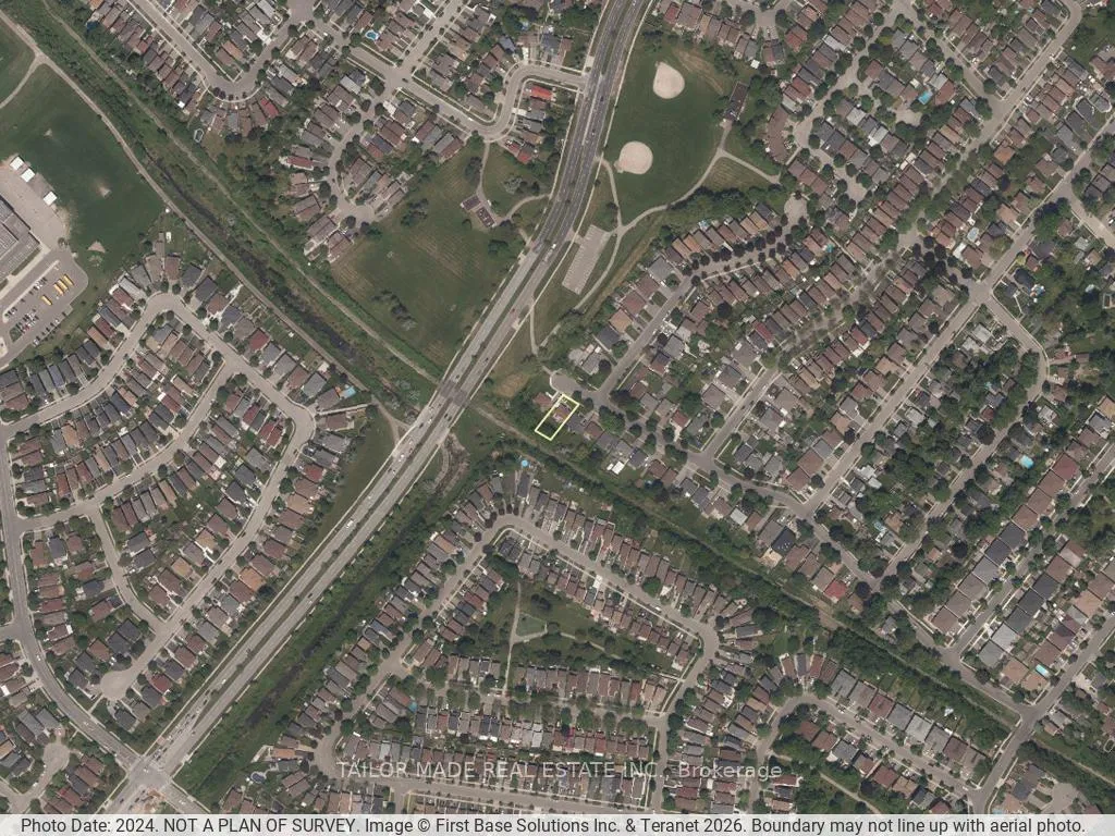 Photo 3 of 79 Moore Street, Brampton, Brampton West — HOMEH