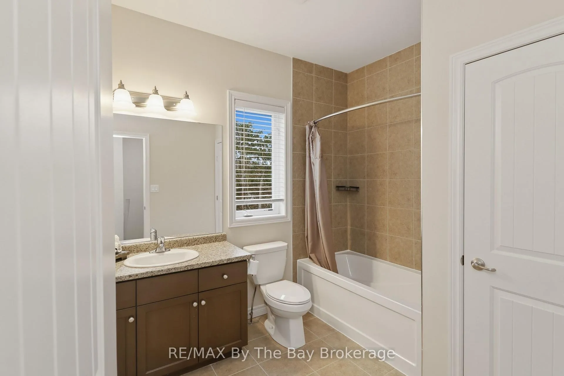 Photo 12 of 126 Delphi Lane, Blue Mountains — HOMEH
