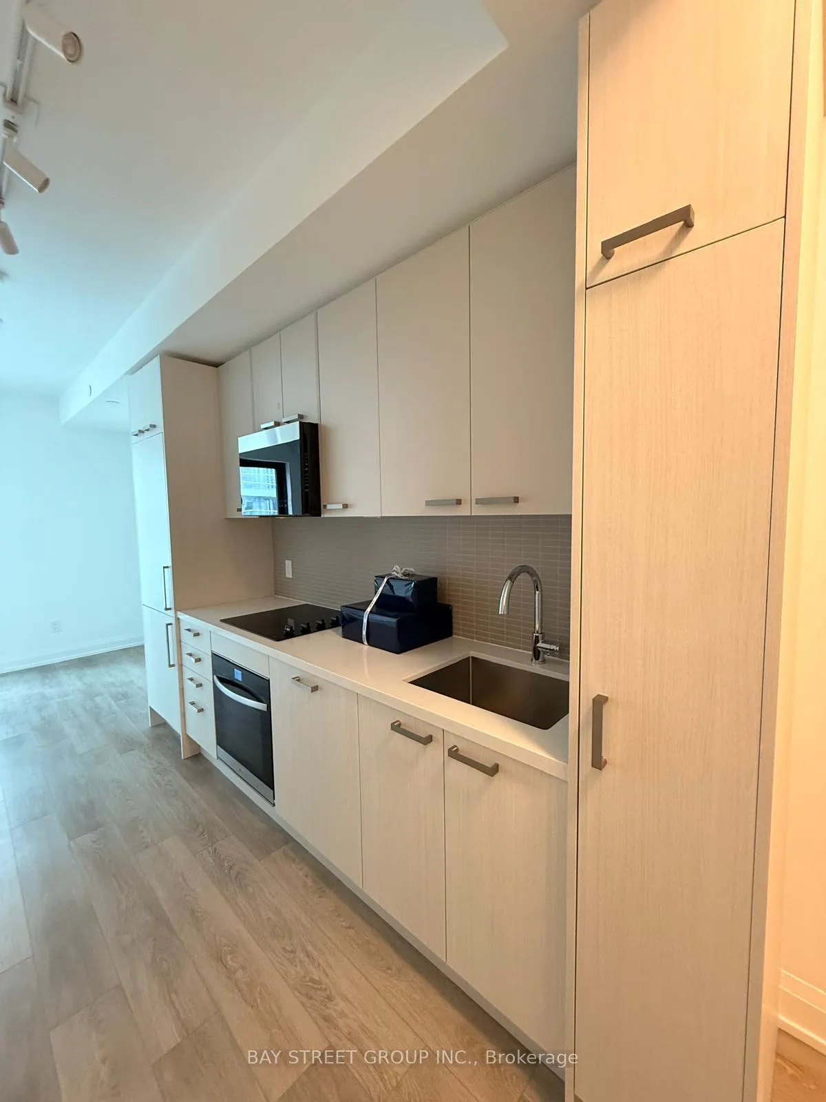 Photo 4 of Unit 2501, 20 Soudan Avenue, Toronto, Mount Pleasant West — HOMEH