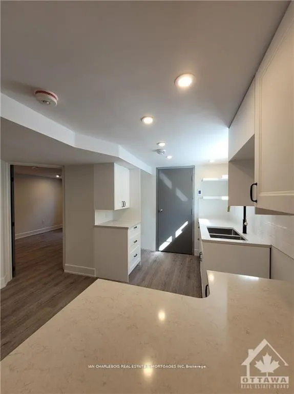 Photo 6 of Unit B, 814 Smyth Road, Ottawa, Elmvale Acres — HOMEH
