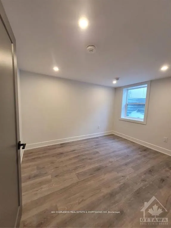 Photo 11 of Unit B, 814 Smyth Road, Ottawa, Elmvale Acres — HOMEH
