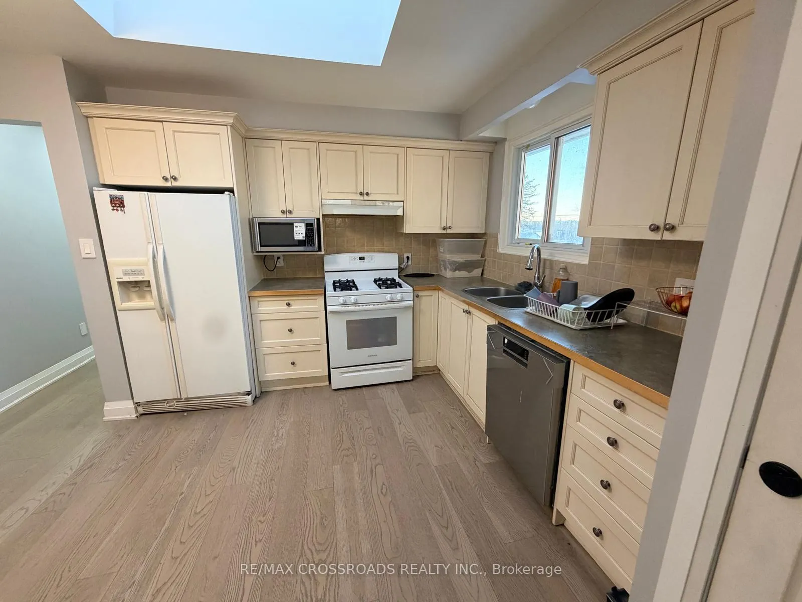 Photo 5 of 804 Fairview Avenue, Pickering, Bay Ridges — HOMEH