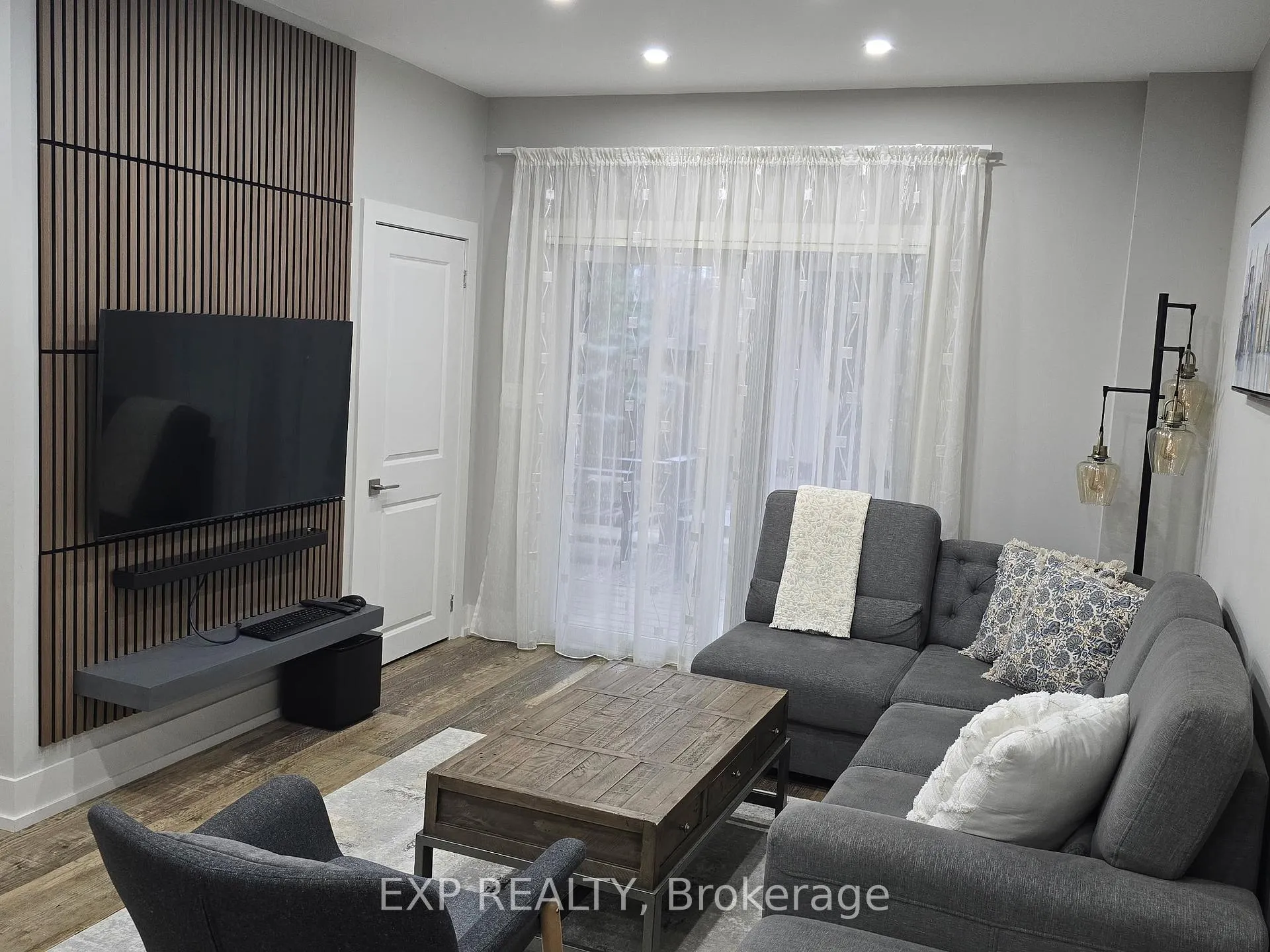 Photo 2 of 4355 Simcoe Street, Niagara Falls, Downtown — HOMEH