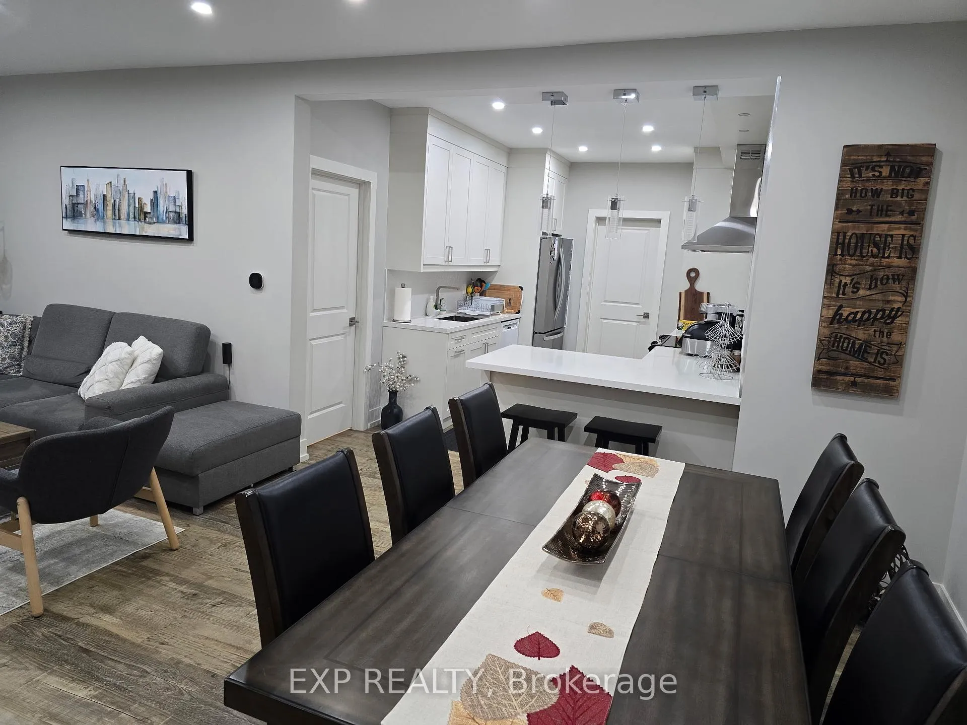Photo 4 of 4355 Simcoe Street, Niagara Falls, Downtown — HOMEH