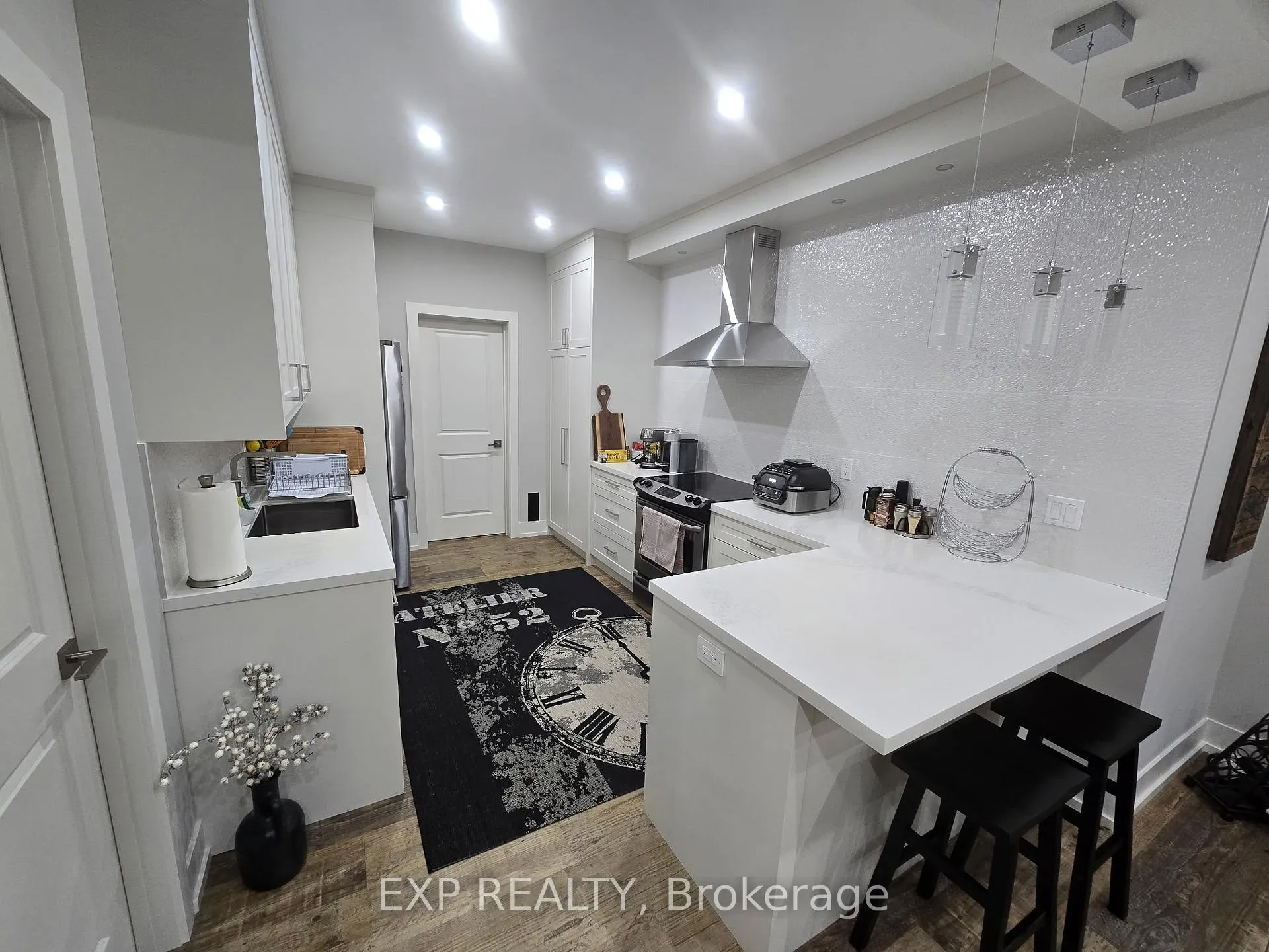 Photo 6 of 4355 Simcoe Street, Niagara Falls, Downtown — HOMEH