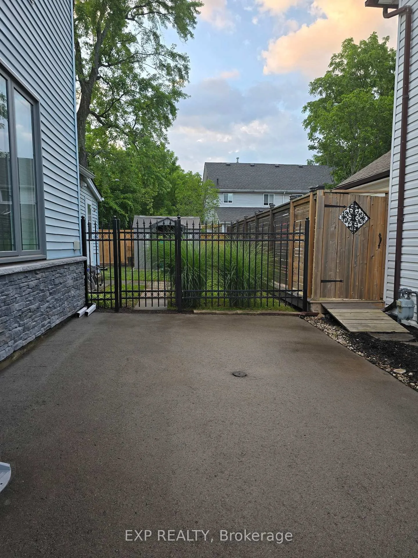 Photo 18 of 4355 Simcoe Street, Niagara Falls, Downtown — HOMEH
