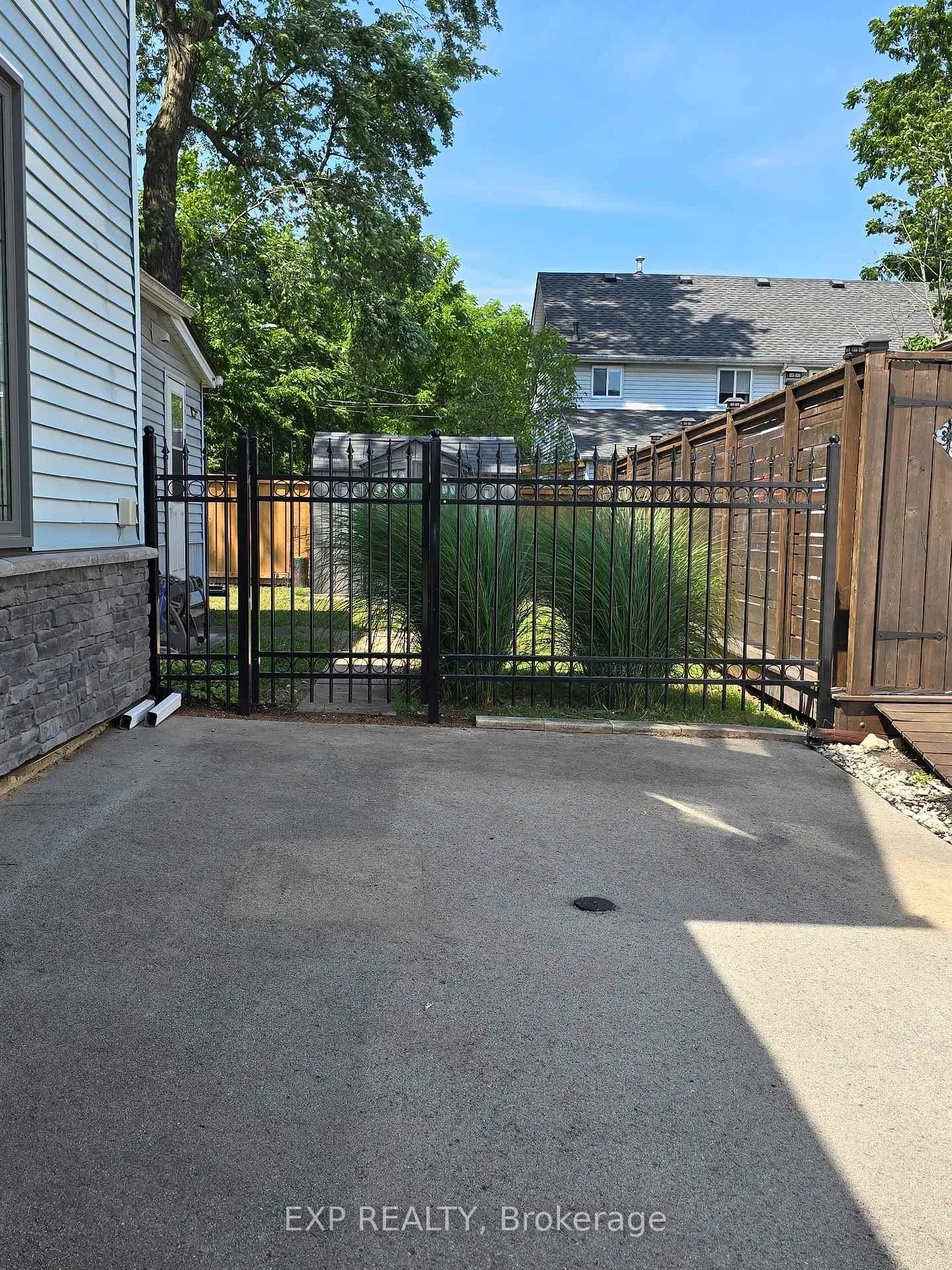 Photo 19 of 4355 Simcoe Street, Niagara Falls, Downtown — HOMEH