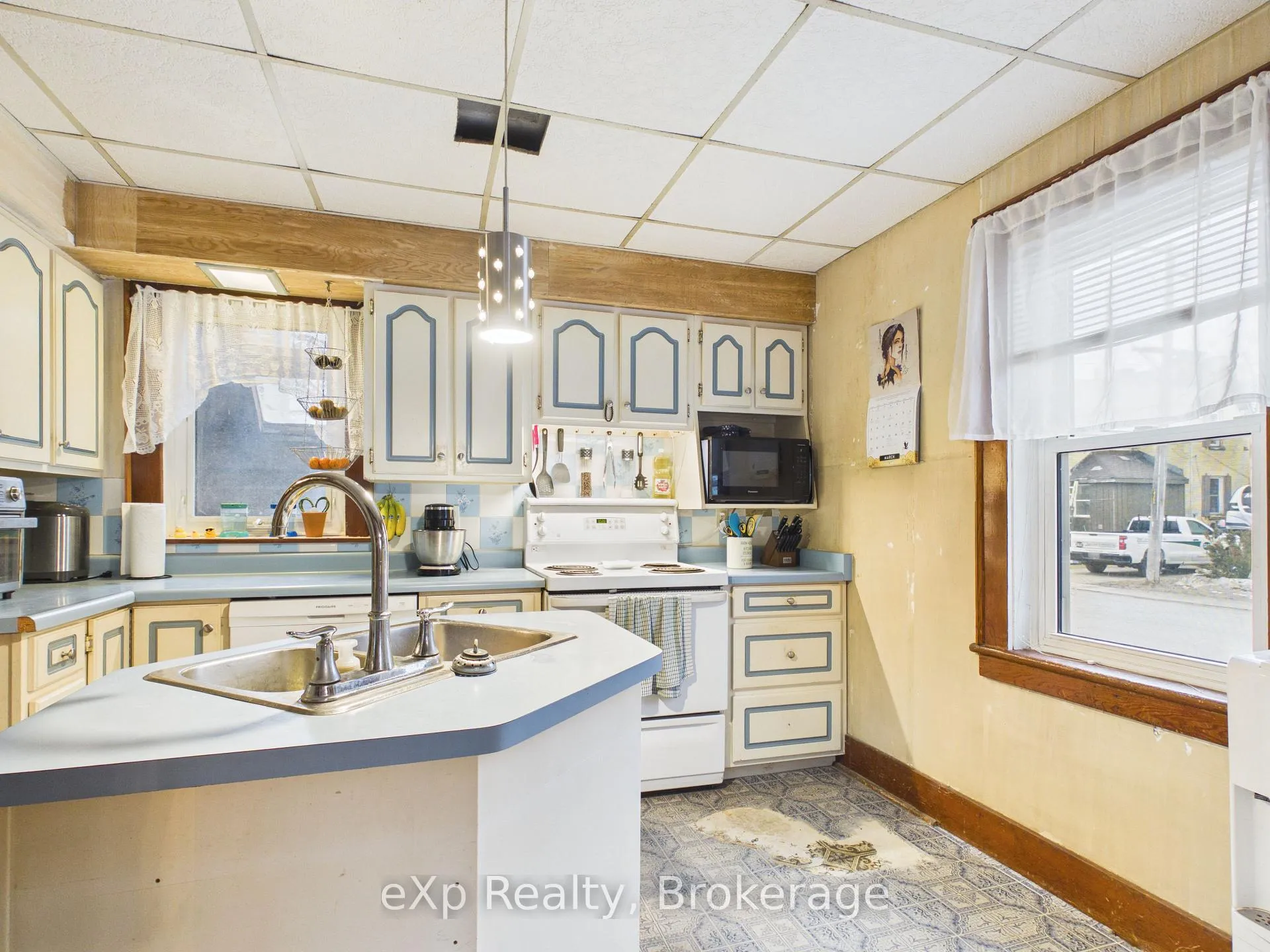 Photo 3 of 154 6th Avenue SW, Arran-Elderslie — HOMEH