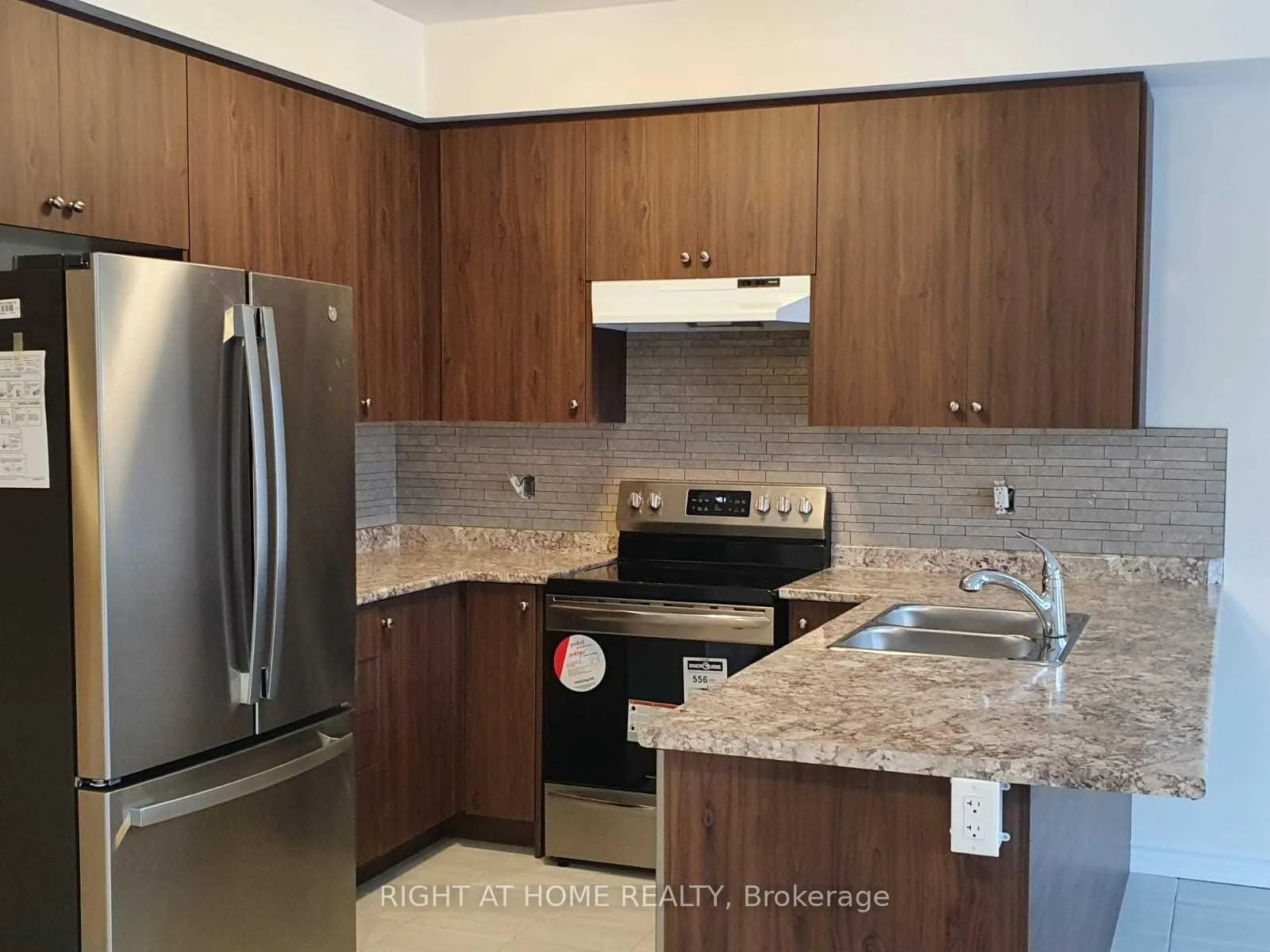 Photo 4 of 2280 Grainger Loop, Innisfil, Alcona — HOMEH