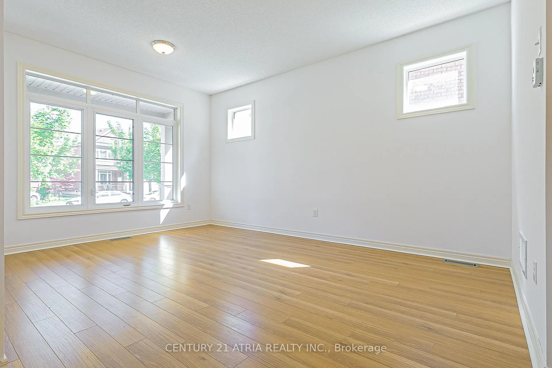 Photo 4 of 32 Silkgrove Terrace, Markham, Wismer — HOMEH
