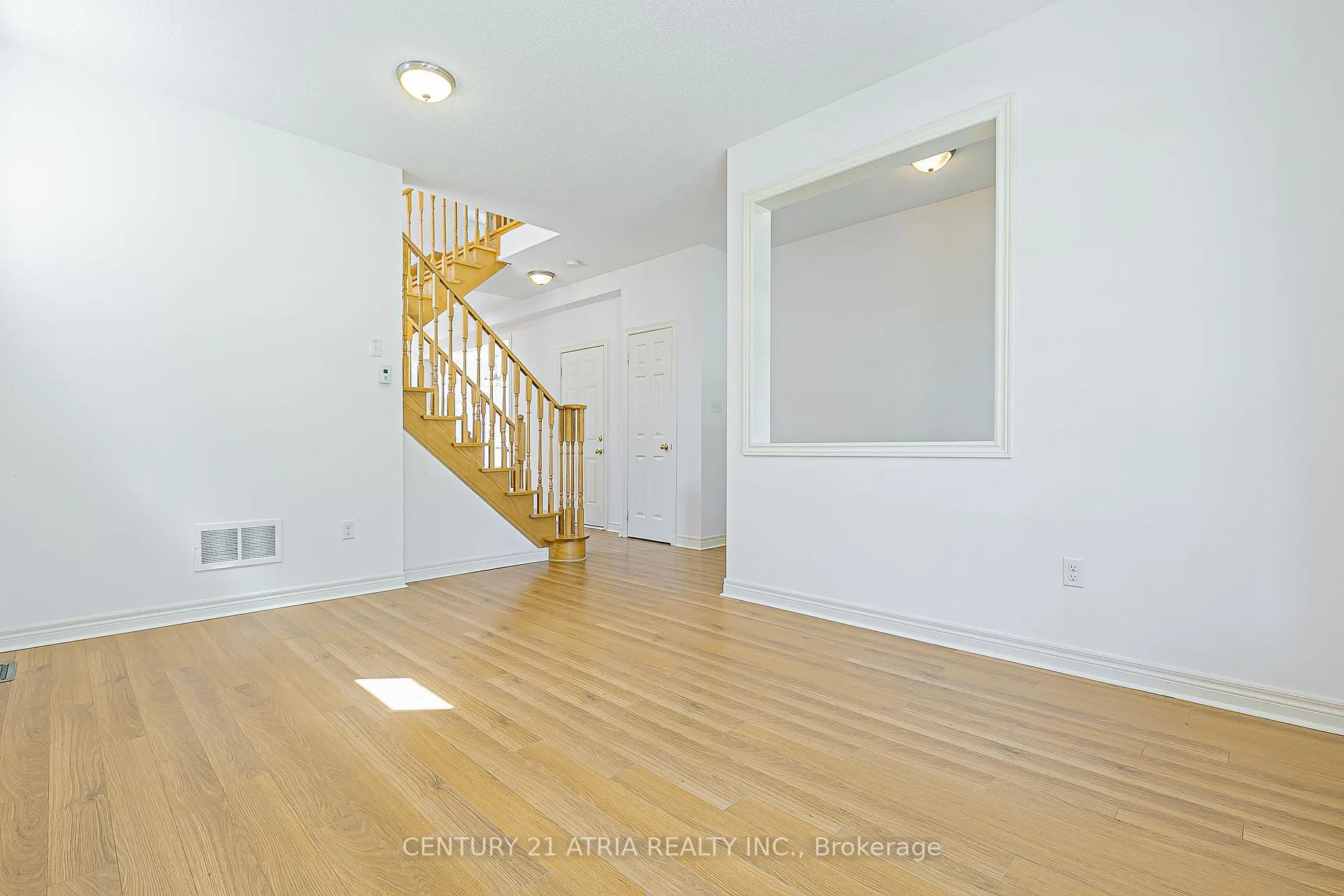 Photo 6 of 32 Silkgrove Terrace, Markham, Wismer — HOMEH