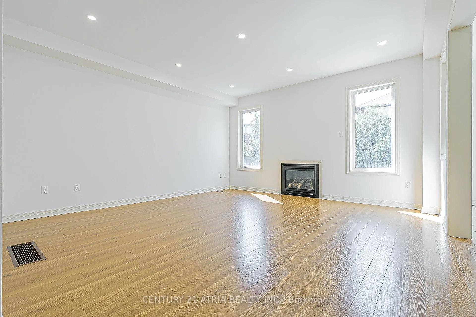 Photo 8 of 32 Silkgrove Terrace, Markham, Wismer — HOMEH