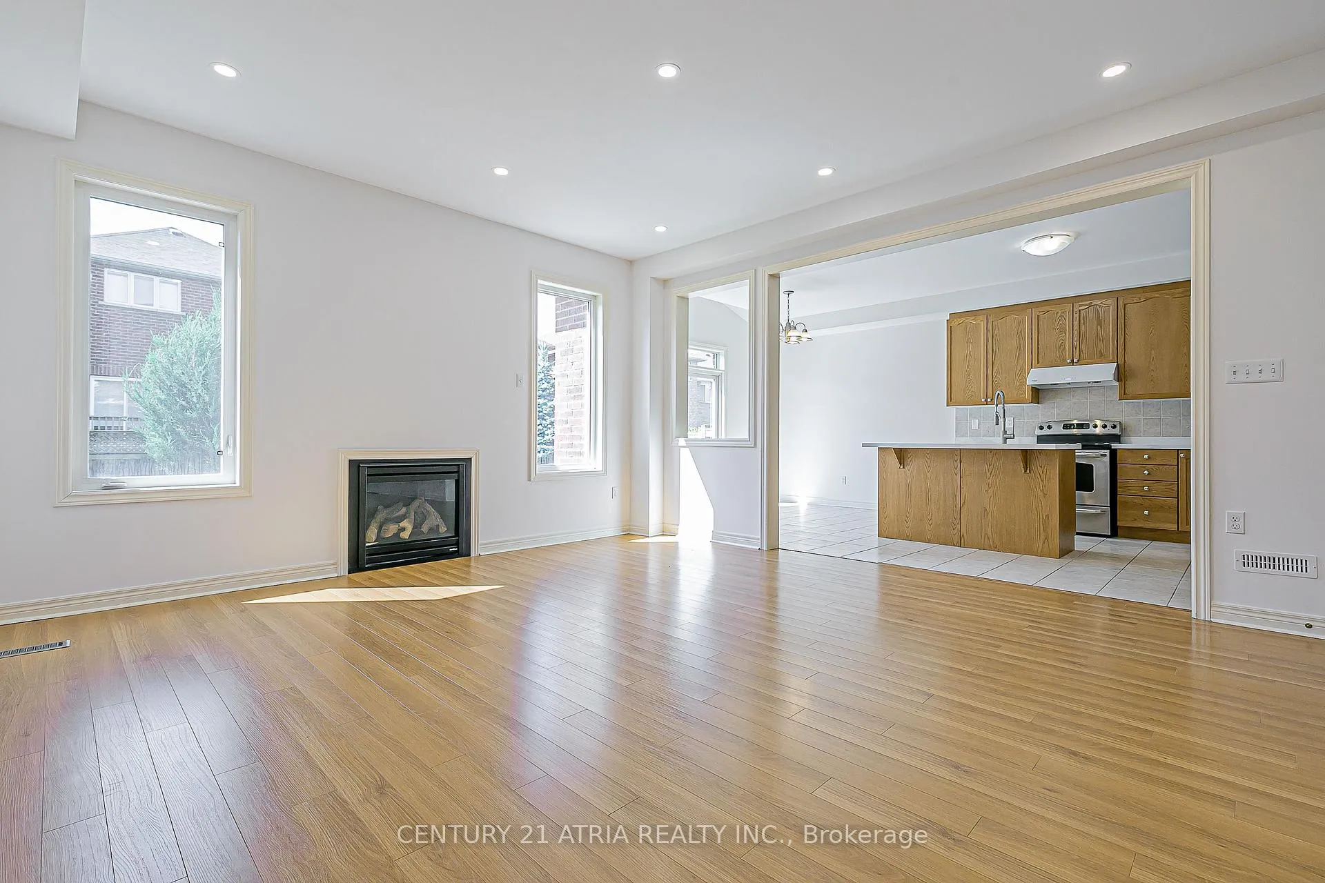 Photo 10 of 32 Silkgrove Terrace, Markham, Wismer — HOMEH